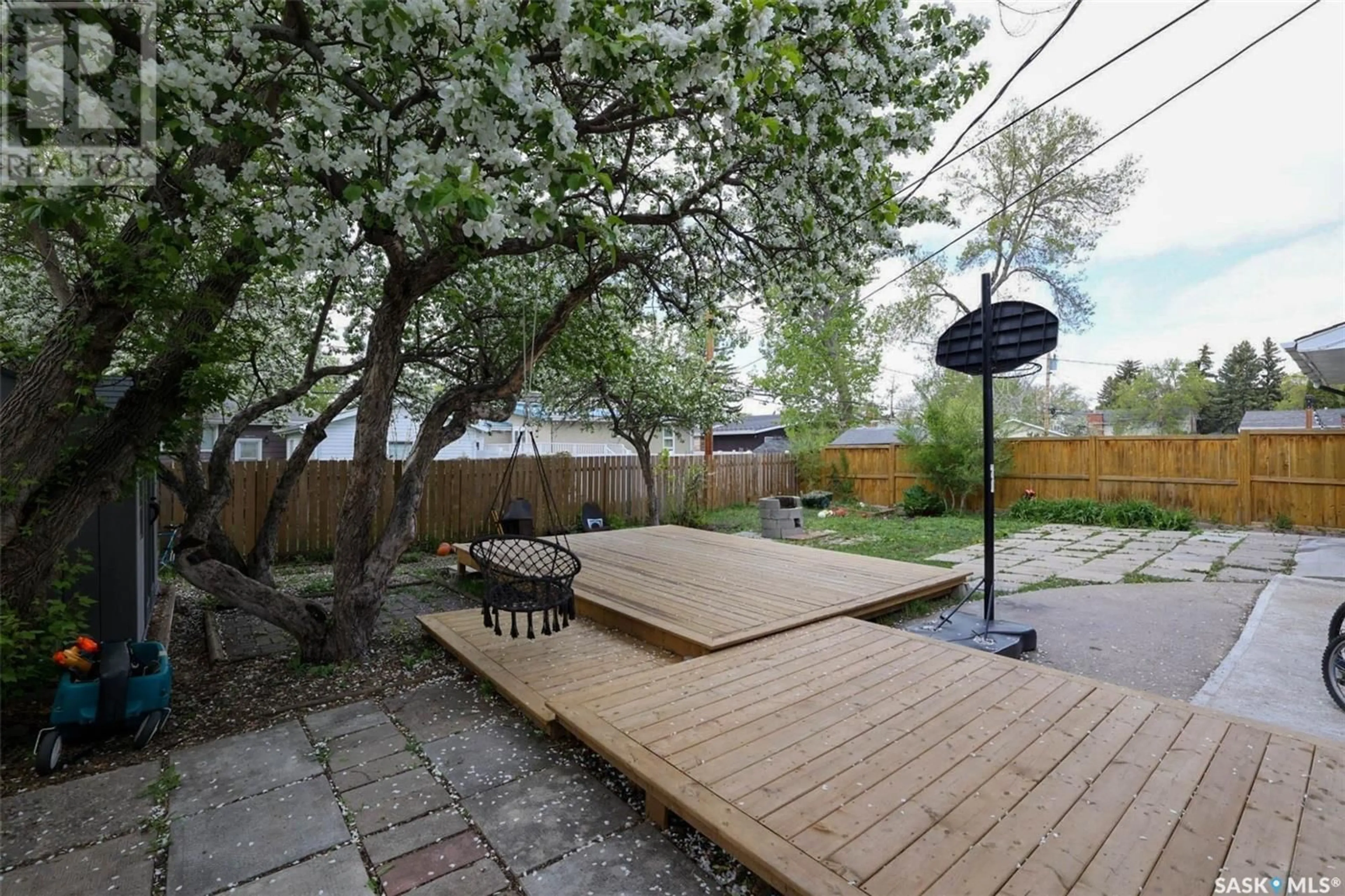 Patio, street for 84 BELL STREET, Regina Saskatchewan S4S4B9