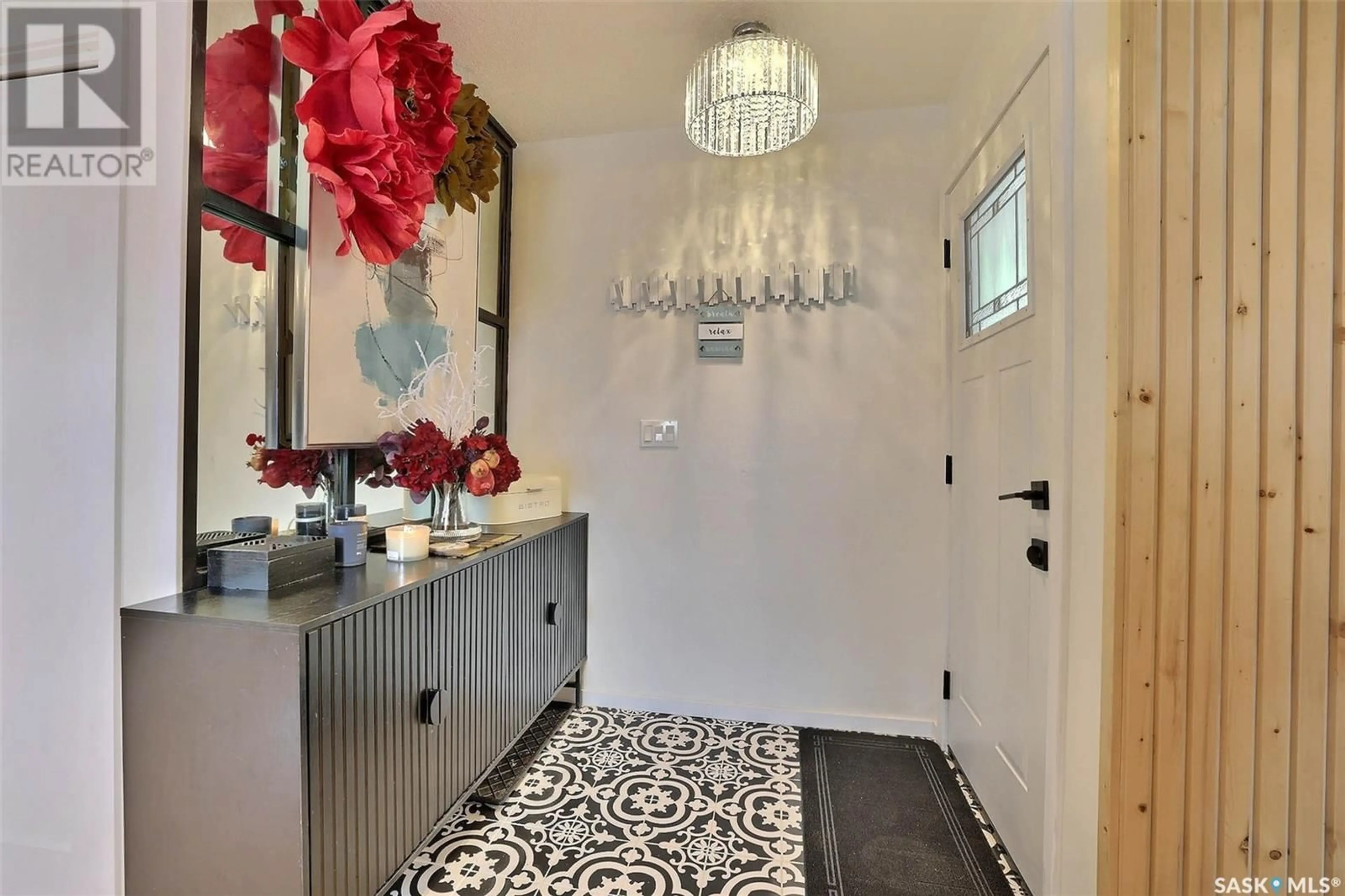 Indoor entryway for 84 BELL STREET, Regina Saskatchewan S4S4B9