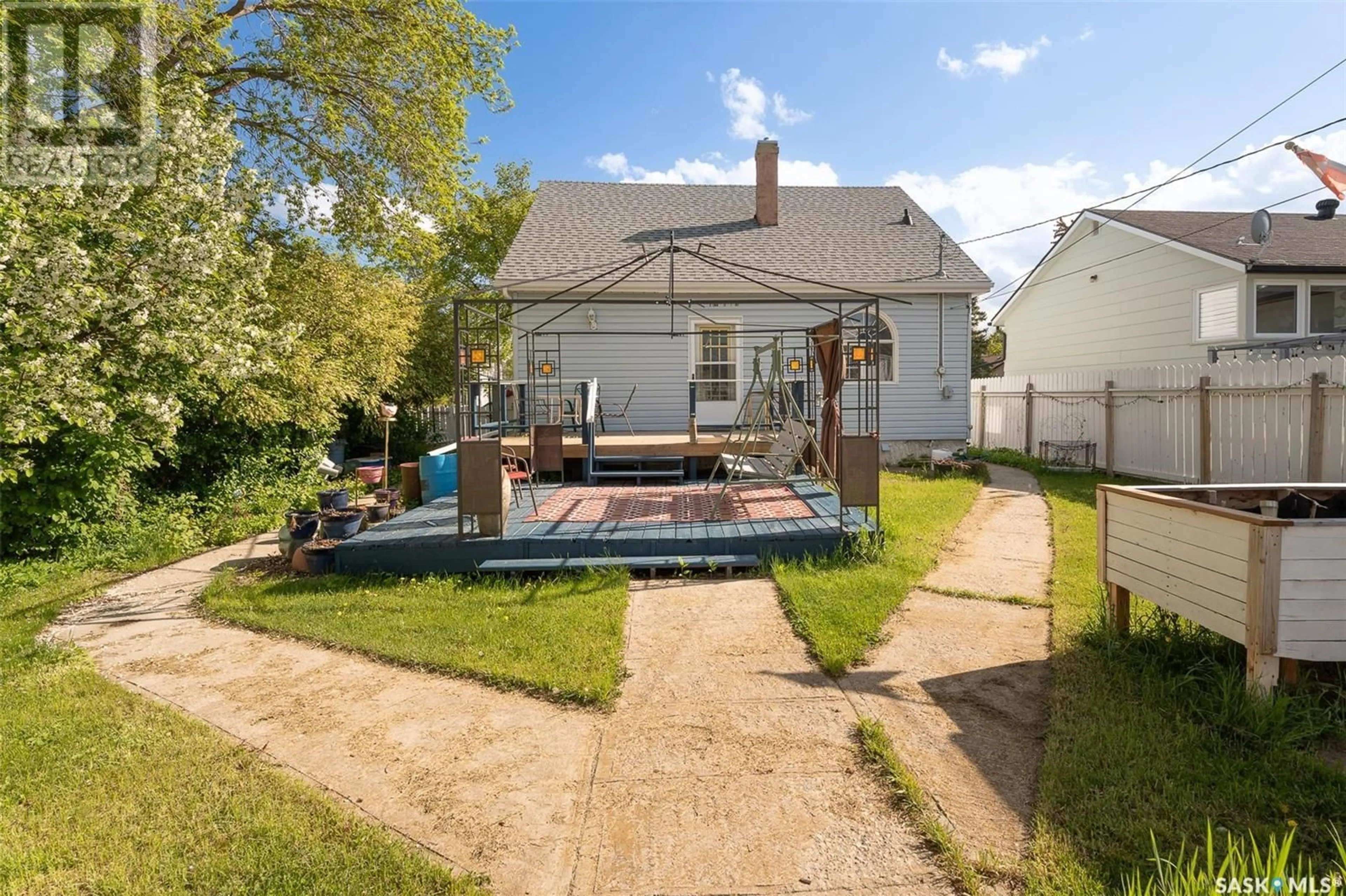 A pic from outside/outdoor area/front of a property/back of a property/a pic from drone, street for 444 OMINICA STREET, Moose Jaw Saskatchewan S6H0G9