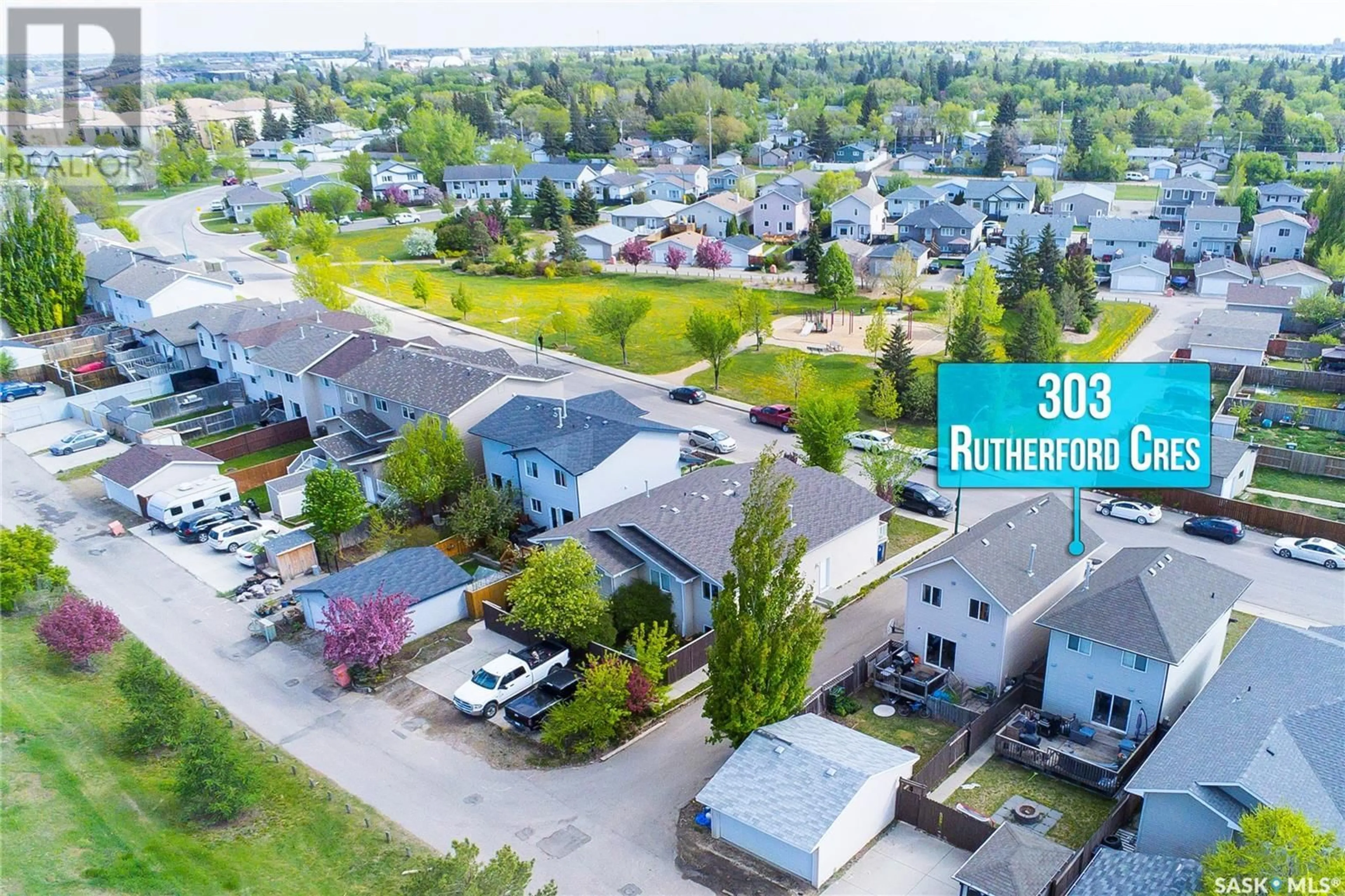 A pic from outside/outdoor area/front of a property/back of a property/a pic from drone, street for 303 RUTHERFORD CRESCENT, Saskatoon Saskatchewan S7N4X5