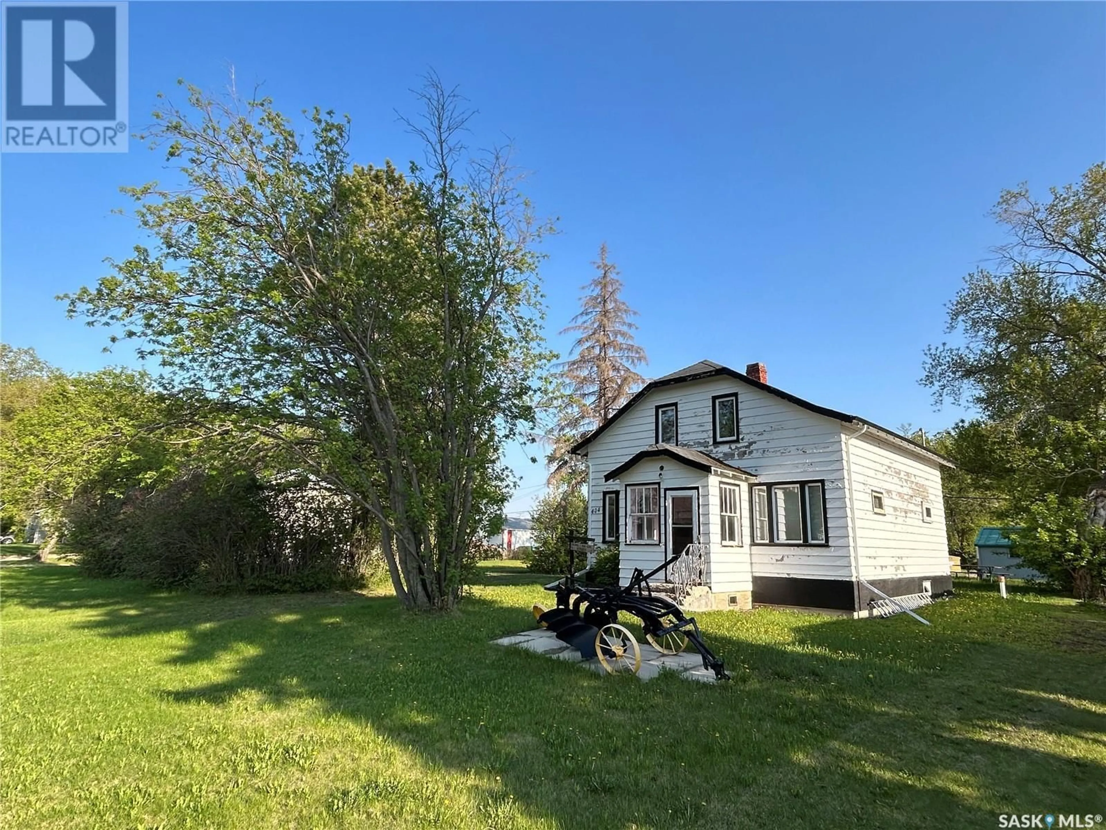 A pic from outside/outdoor area/front of a property/back of a property/a pic from drone, building for 404 MAIN STREET, Muenster Saskatchewan S0K2Y0