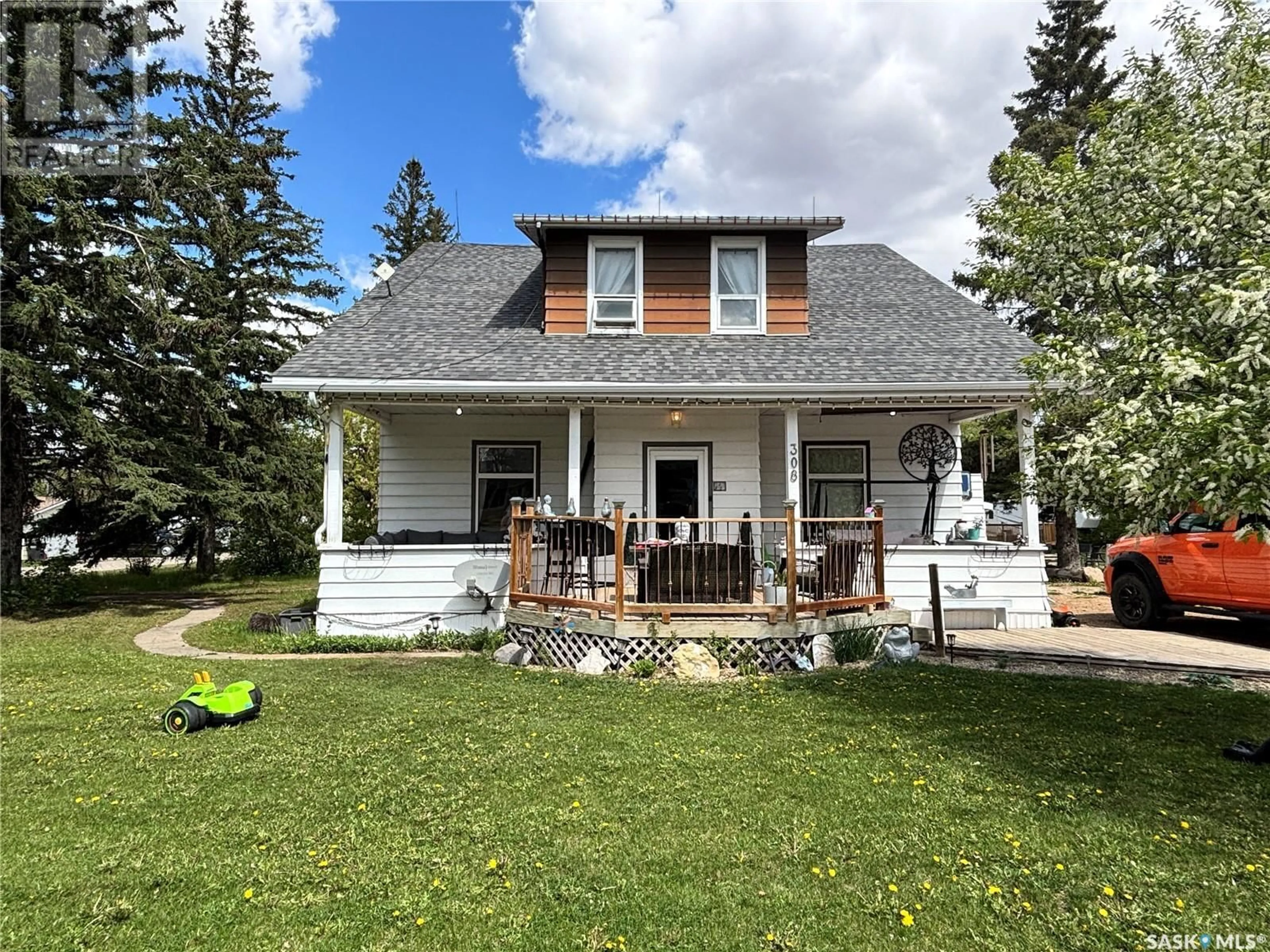 A pic from outside/outdoor area/front of a property/back of a property/a pic from drone, street for 308 NORREYS STREET, Drake Saskatchewan S0K1H0