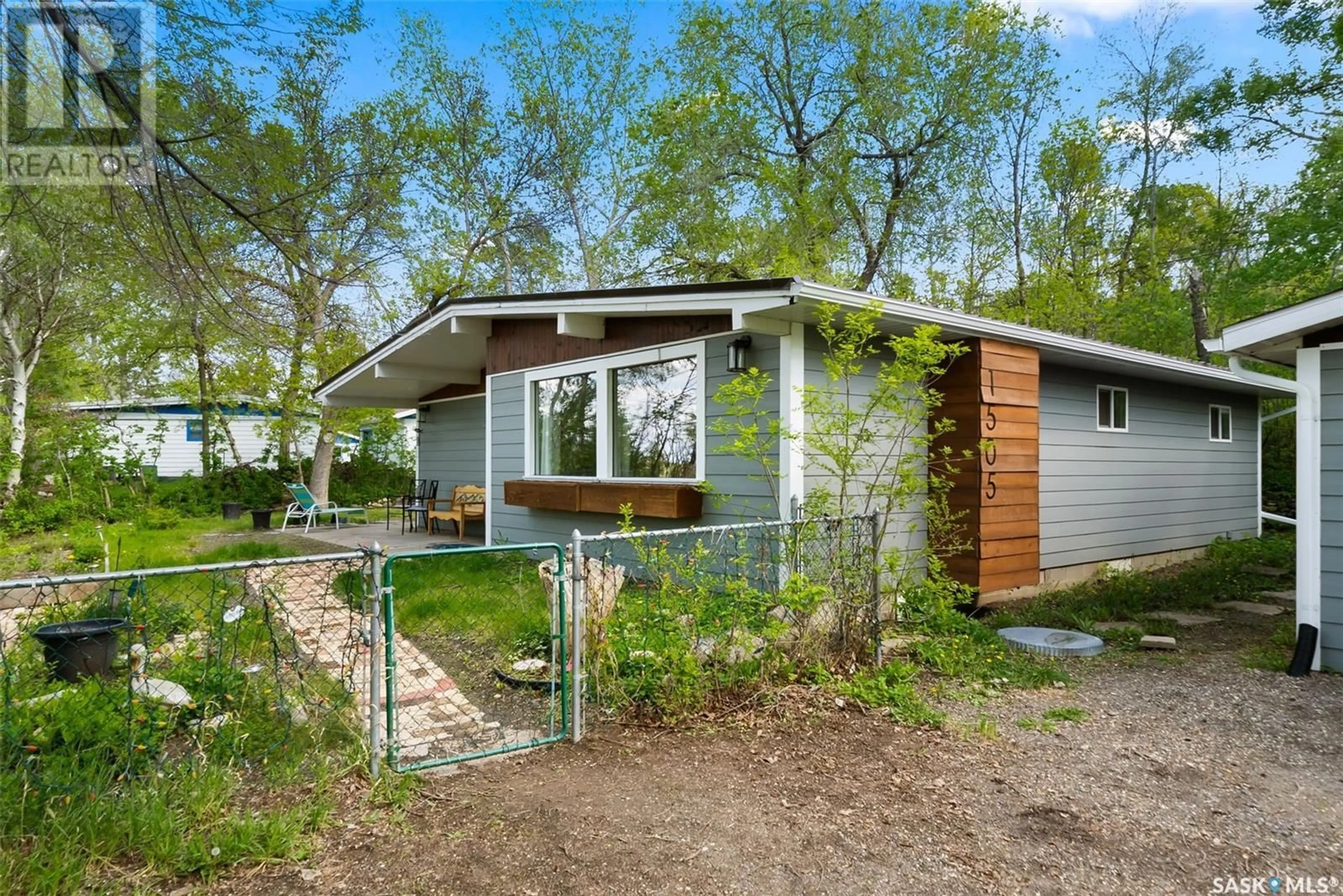 Home with vinyl exterior material, street for 1505 6TH AVENUE, Regina Beach Saskatchewan S0G4C0