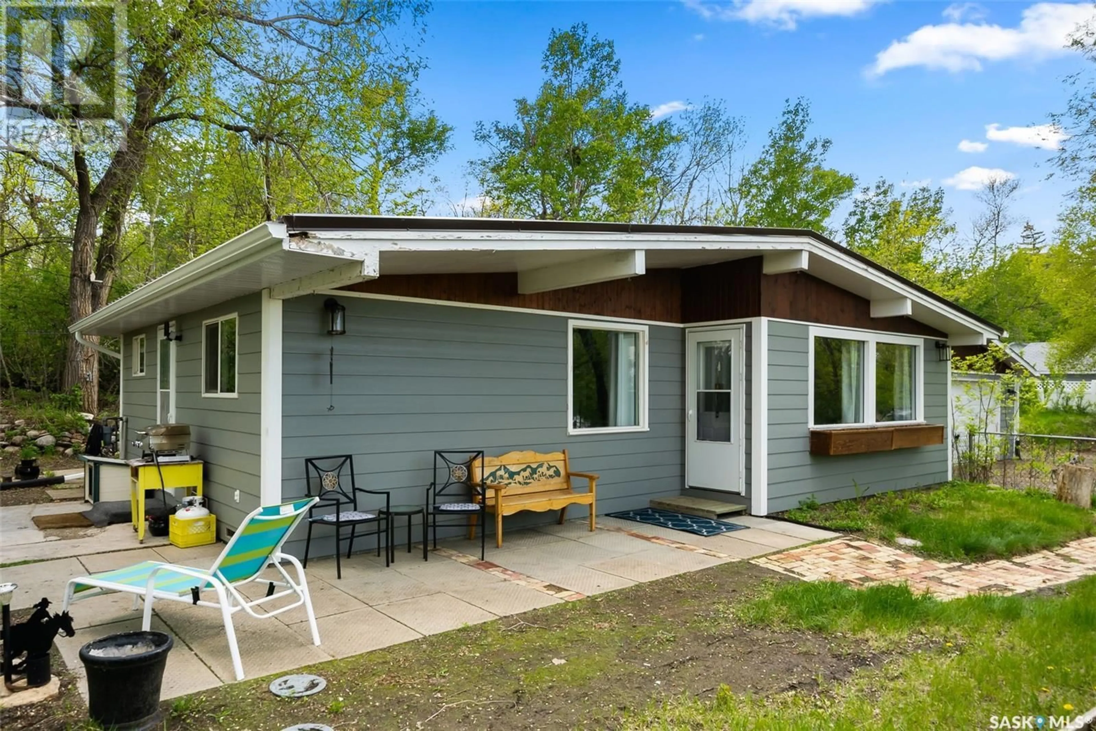Home with vinyl exterior material, street for 1505 6TH AVENUE, Regina Beach Saskatchewan S0G4C0