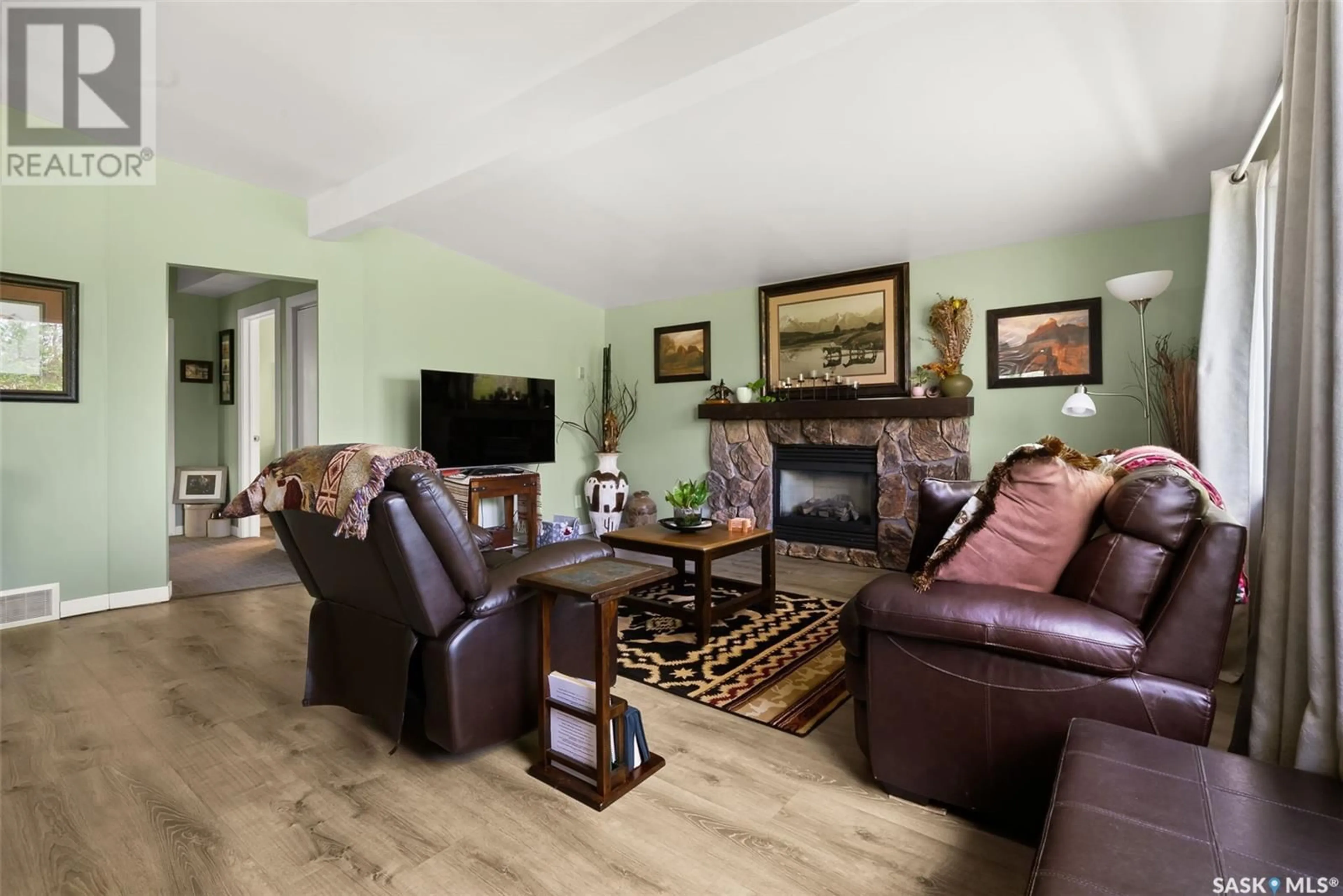 Living room with furniture, wood/laminate floor for 1505 6TH AVENUE, Regina Beach Saskatchewan S0G4C0