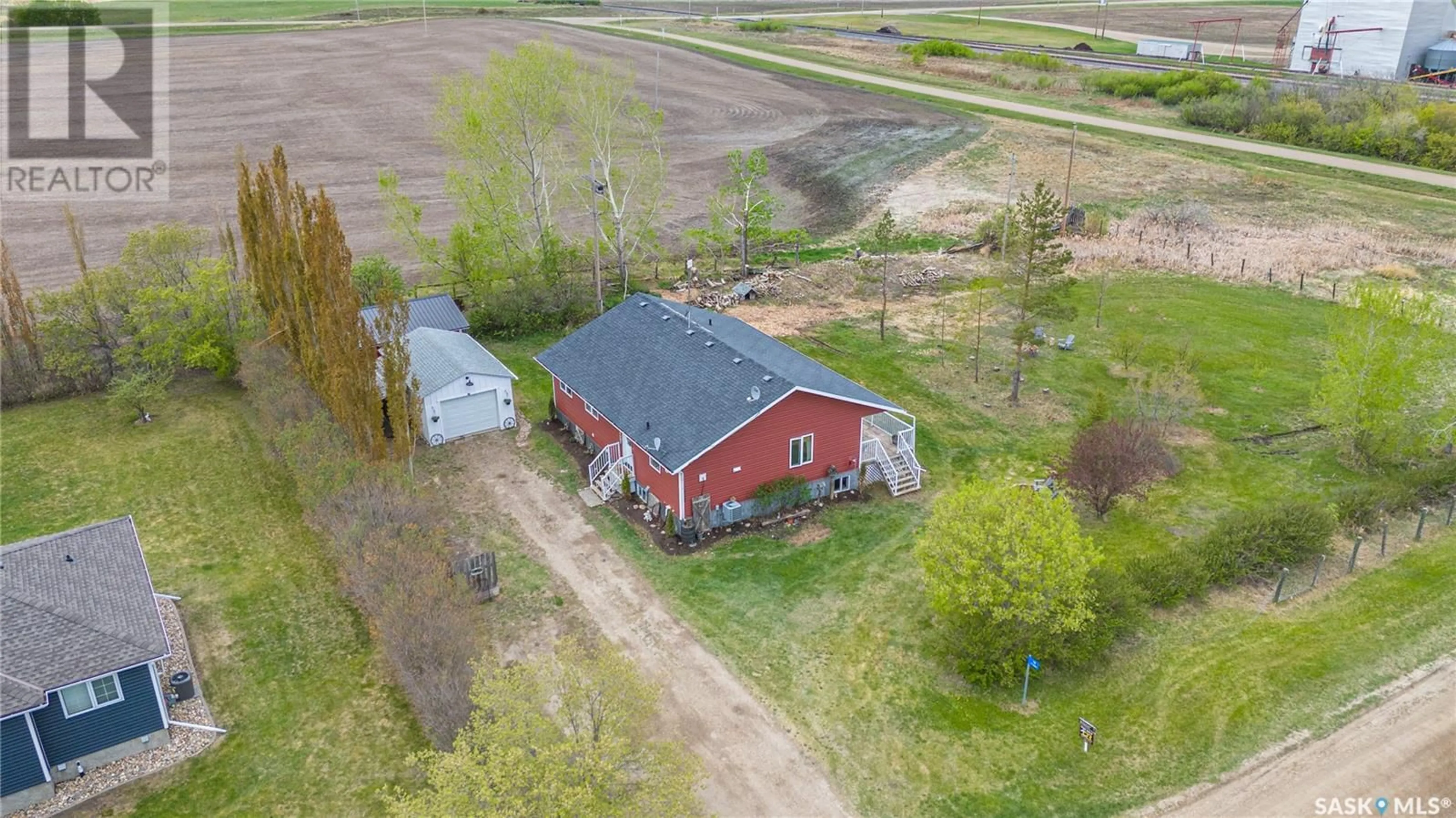 A pic from outside/outdoor area/front of a property/back of a property/a pic from drone, building for 18 1ST STREET, Baldwinton Saskatchewan S0M0B0