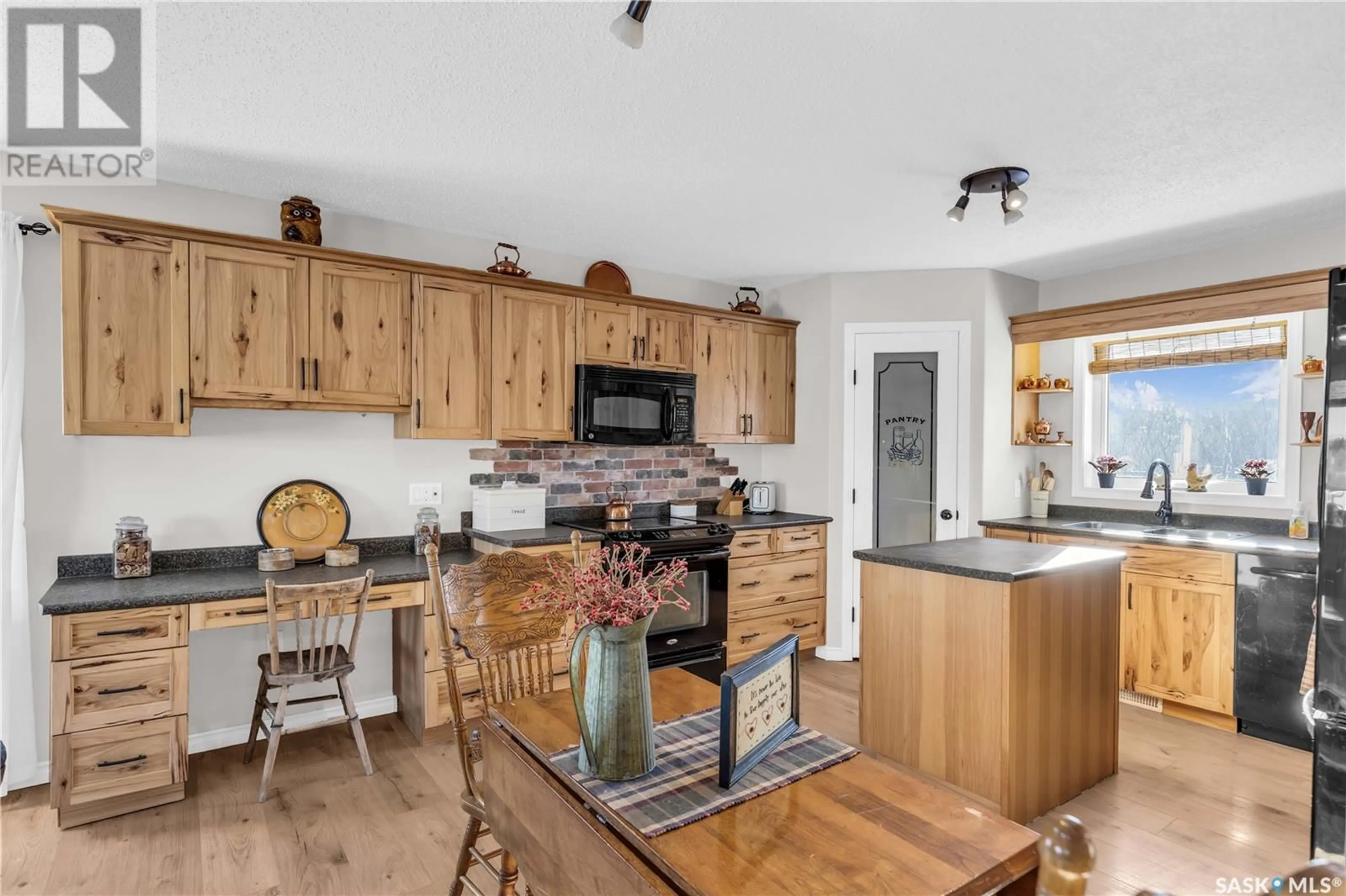 Open concept kitchen, unknown for 18 1ST STREET, Baldwinton Saskatchewan S0M0B0