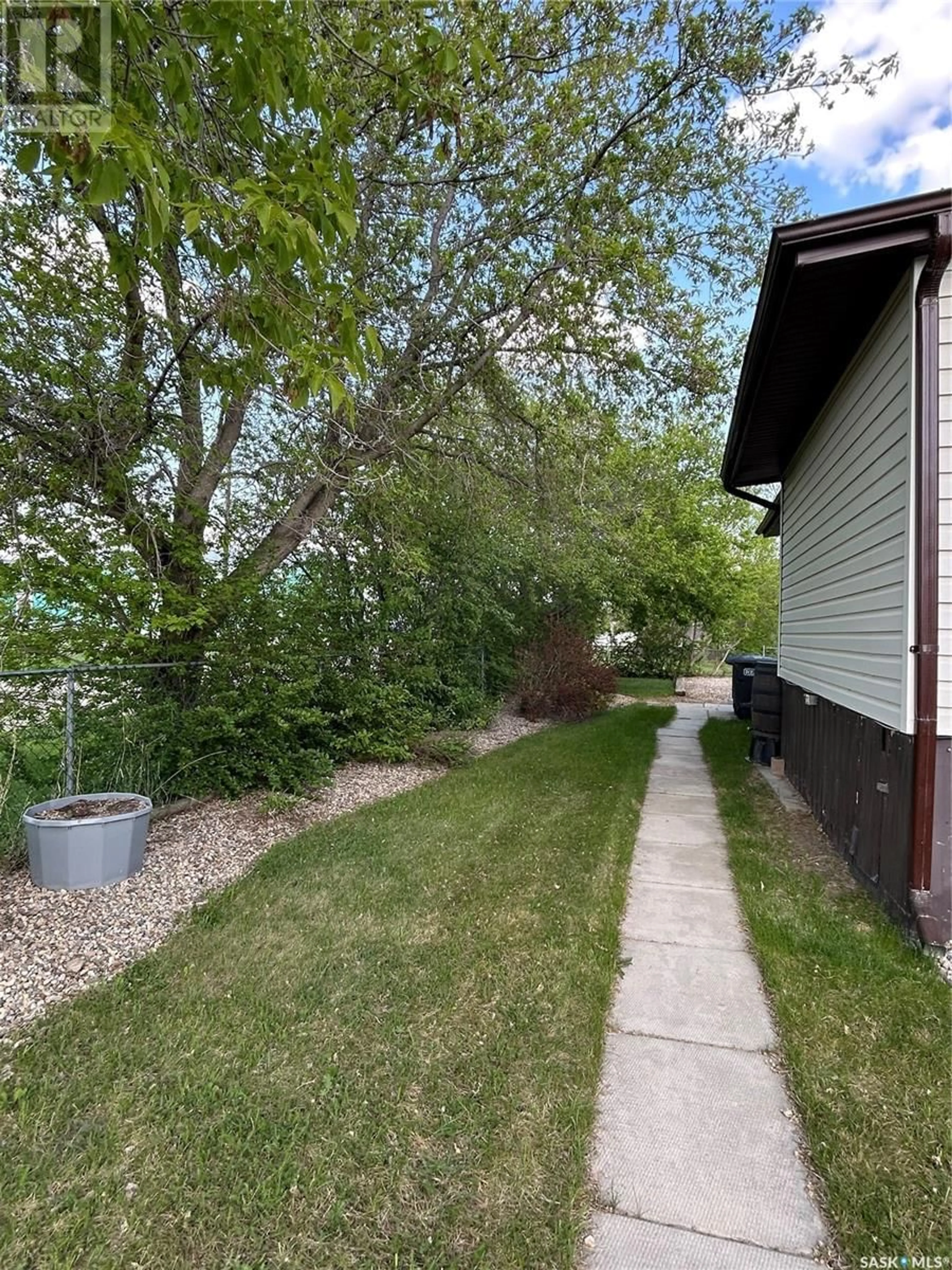 A pic from outside/outdoor area/front of a property/back of a property/a pic from drone, street for 238 13TH STREET, Humboldt Saskatchewan S0K2A0