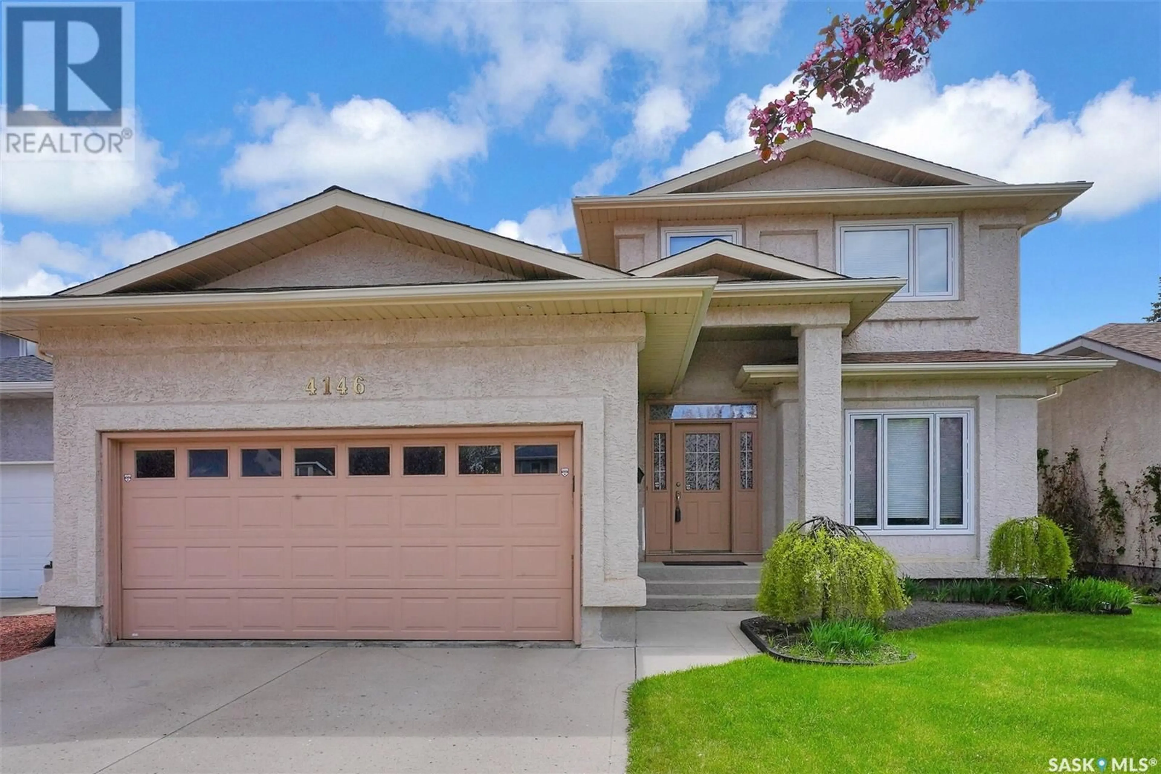 Home with vinyl exterior material, street for 4146 WASCANA RIDGE PLACE, Regina Saskatchewan S4V2S1