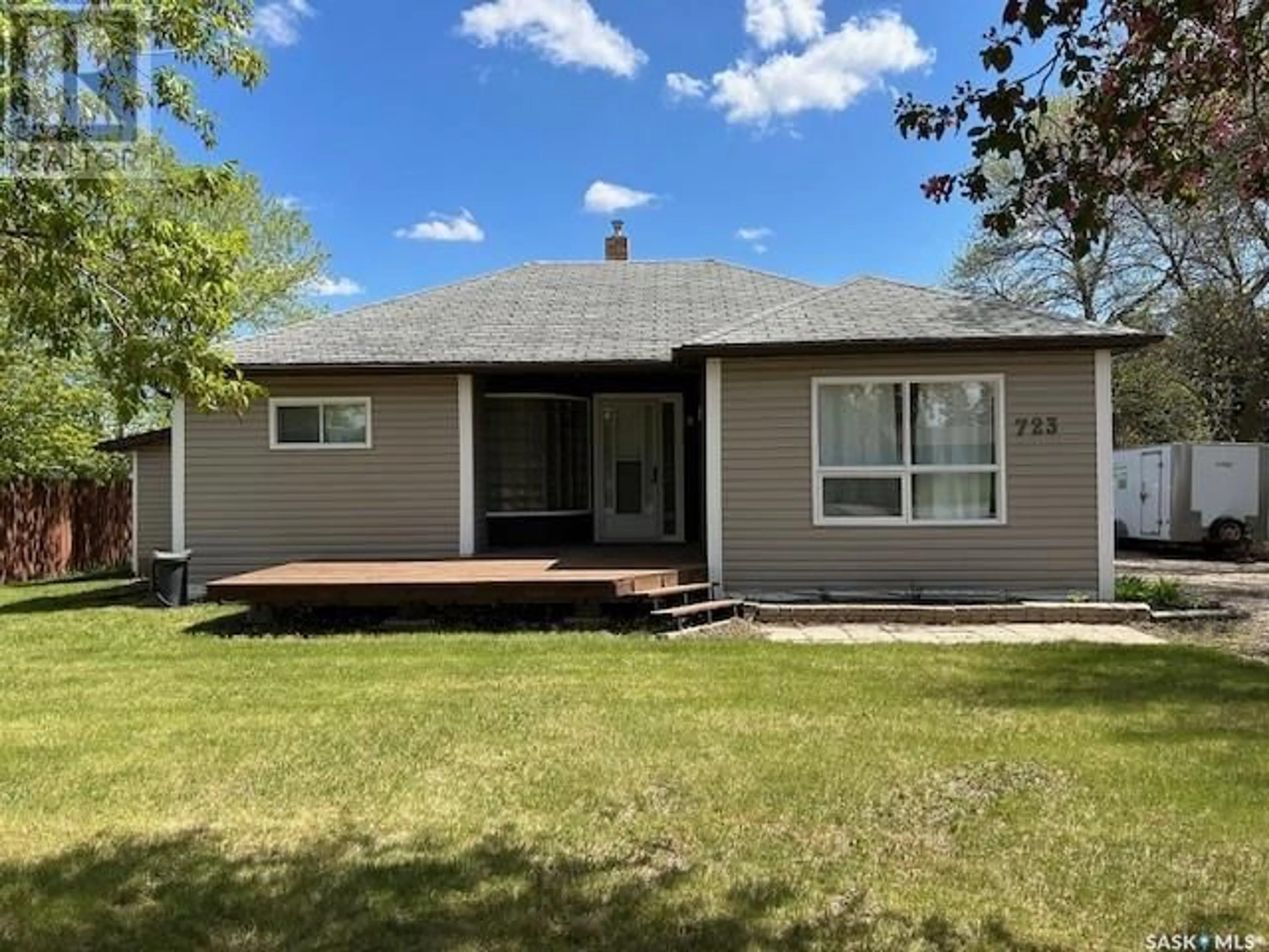 Home with vinyl exterior material, unknown for 729 SUMNER STREET, Esterhazy Saskatchewan S0A0X0