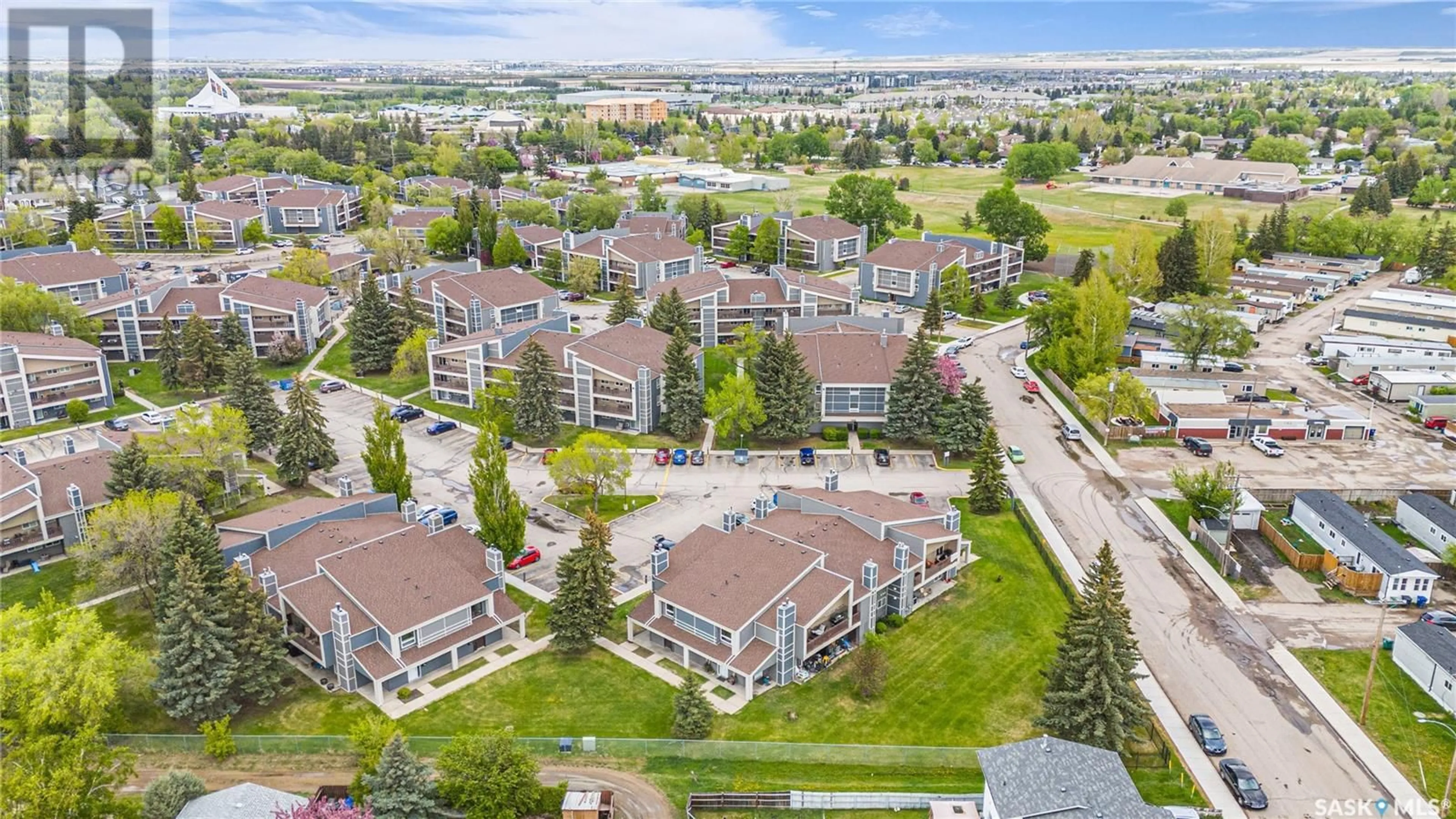 A pic from outside/outdoor area/front of a property/back of a property/a pic from drone, city buildings view from balcony for 510 - 522 PRAIRIE AVENUE, Saskatoon Saskatchewan S7N2V4