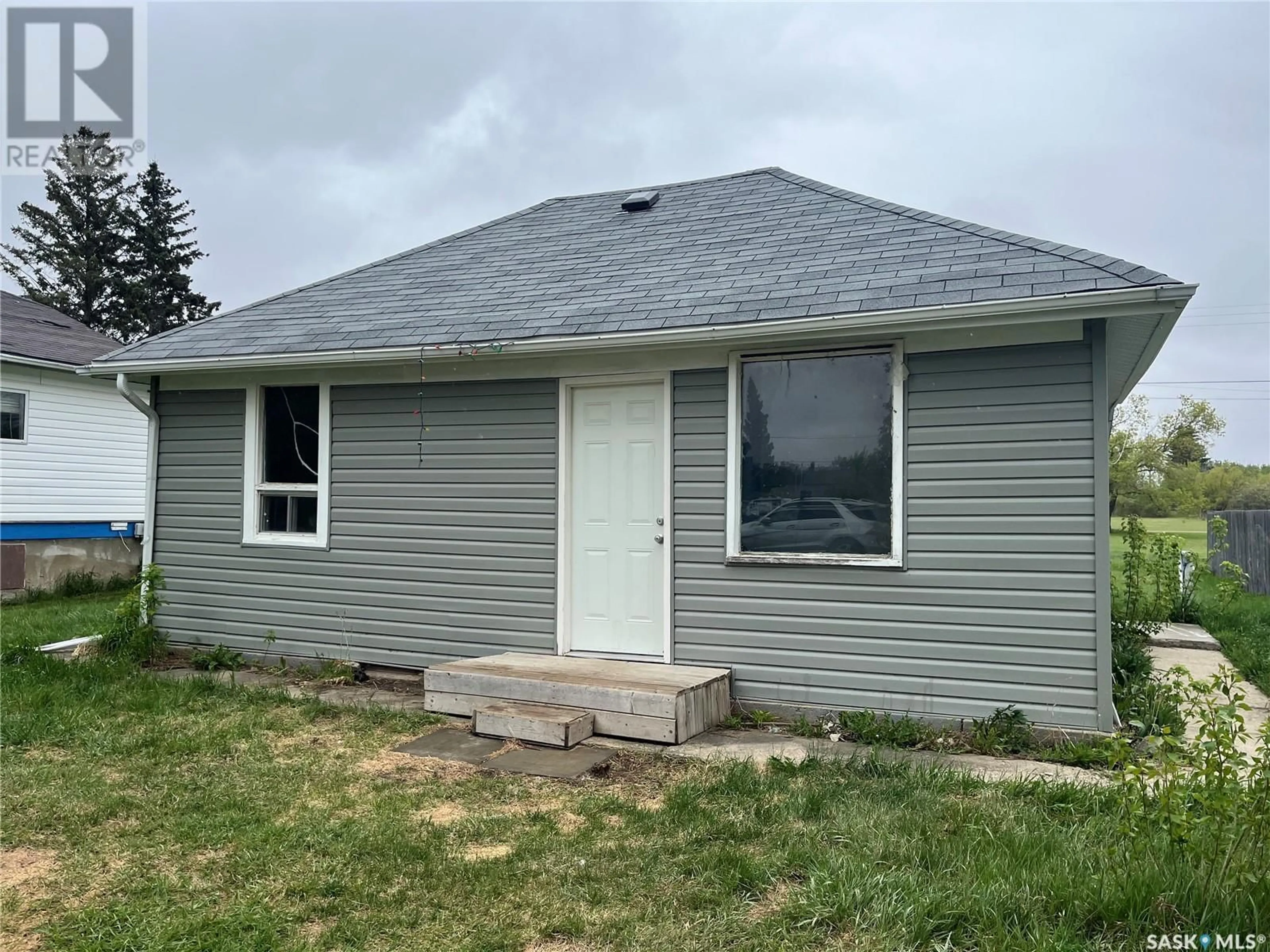 Home with vinyl exterior material, street for 194 1ST AVENUE, Speers Saskatchewan S0M2V0