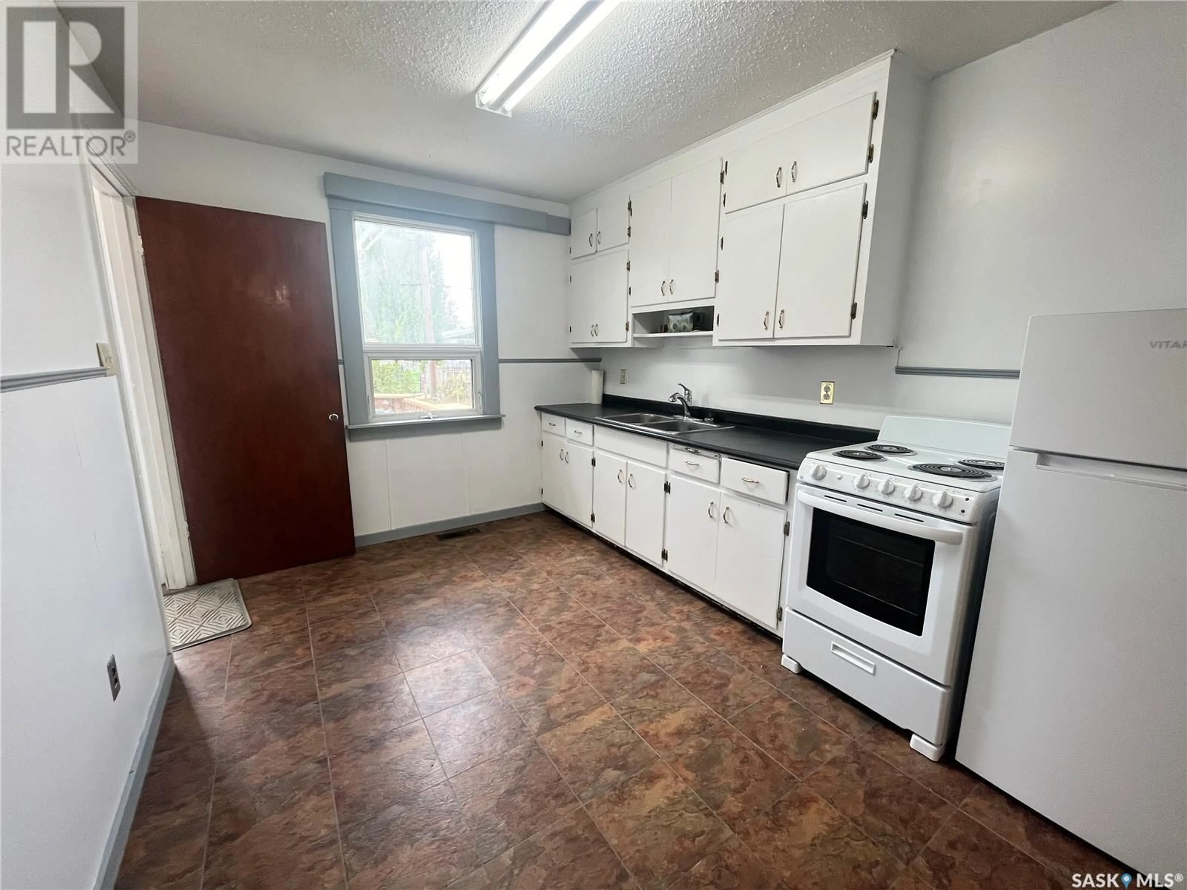 Standard kitchen, unknown for 1141 109TH STREET, North Battleford Saskatchewan S9A2E5