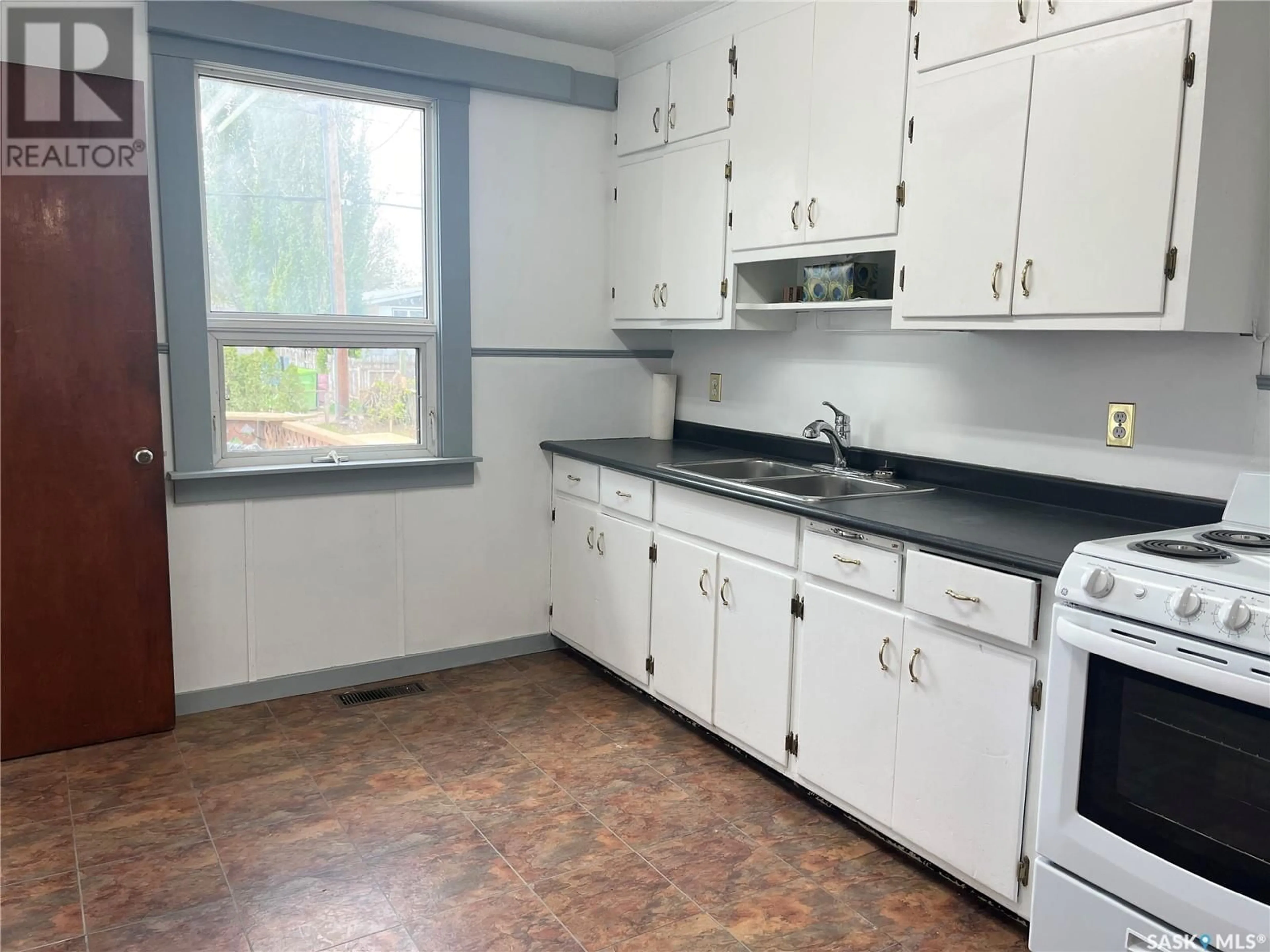 Standard kitchen, unknown for 1141 109TH STREET, North Battleford Saskatchewan S9A2E5