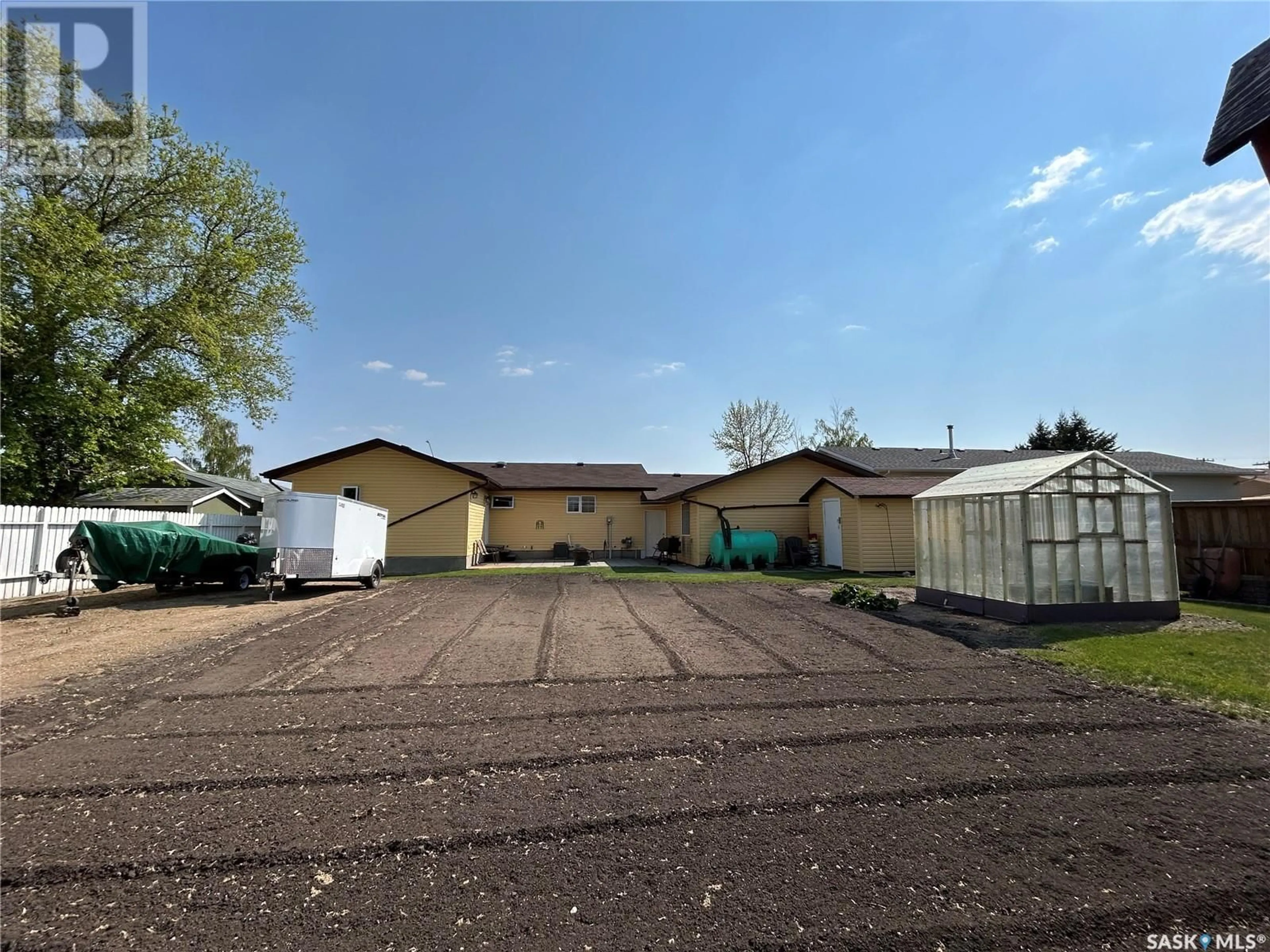A pic from outside/outdoor area/front of a property/back of a property/a pic from drone, building for 5 MAIN CRESCENT, Muenster Saskatchewan S0K2Y0