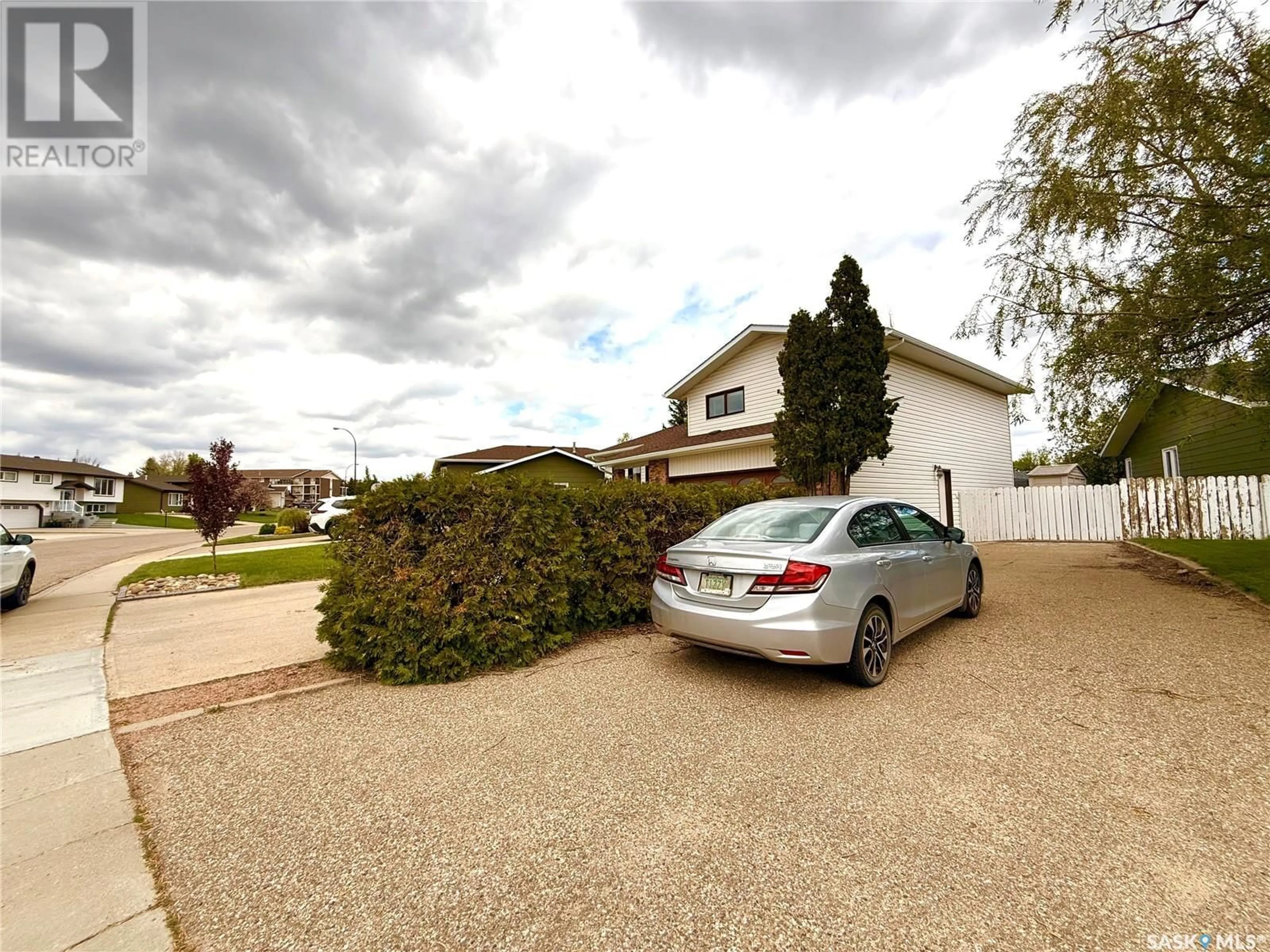 A pic from outside/outdoor area/front of a property/back of a property/a pic from drone, street for 435 CURRY CRESCENT, Swift Current Saskatchewan S9H4X3