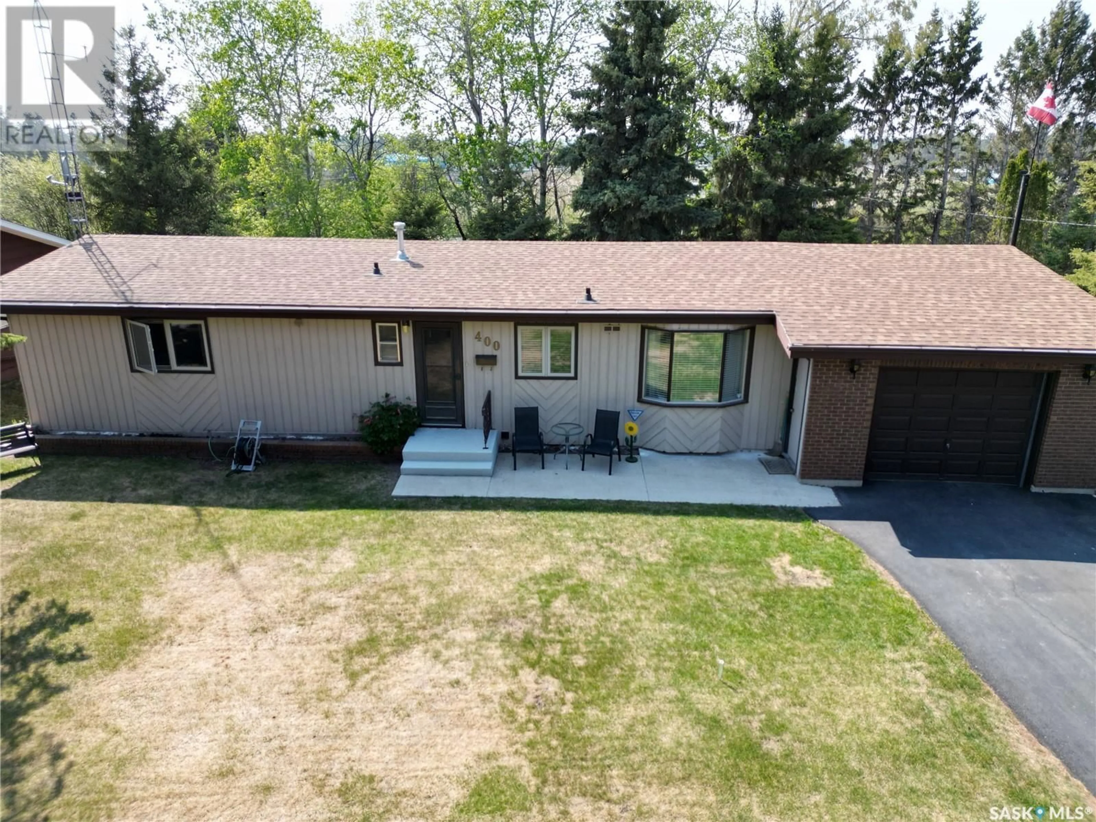 A pic from outside/outdoor area/front of a property/back of a property/a pic from drone, unknown for 400 MONTGOMERY DRIVE, Nipawin Saskatchewan S0E1E0