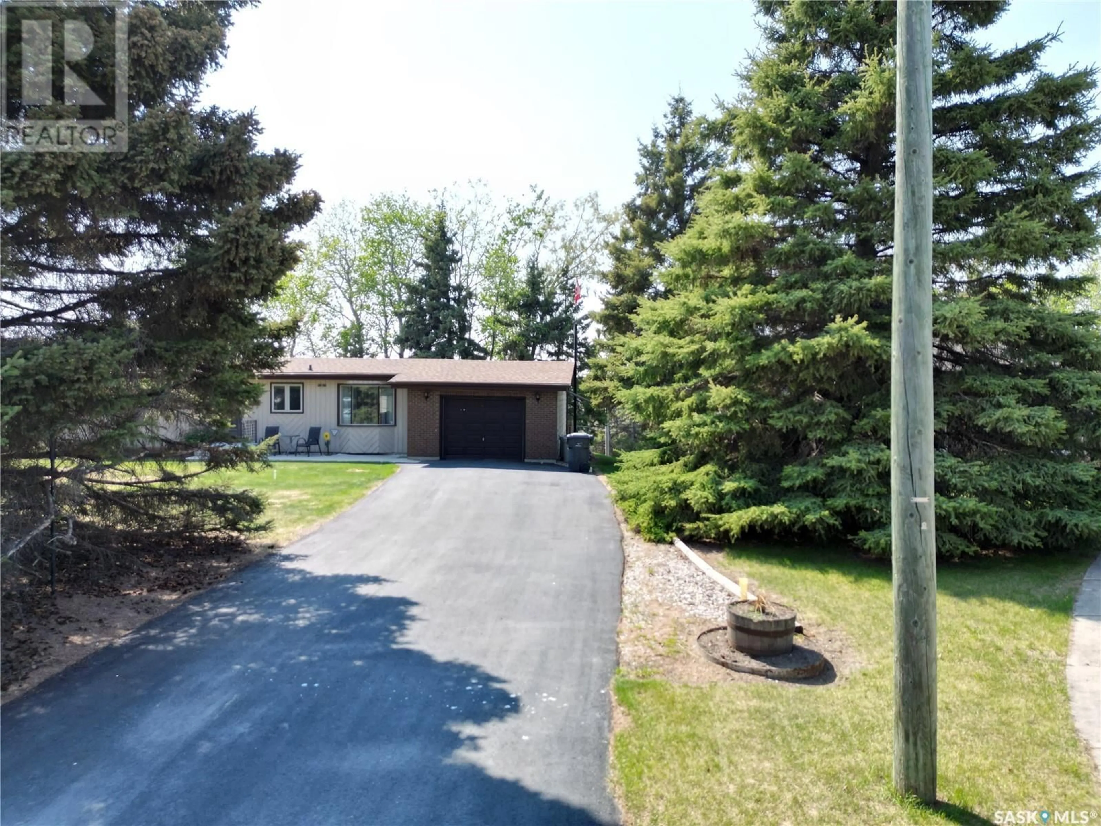A pic from outside/outdoor area/front of a property/back of a property/a pic from drone, street for 400 MONTGOMERY DRIVE, Nipawin Saskatchewan S0E1E0