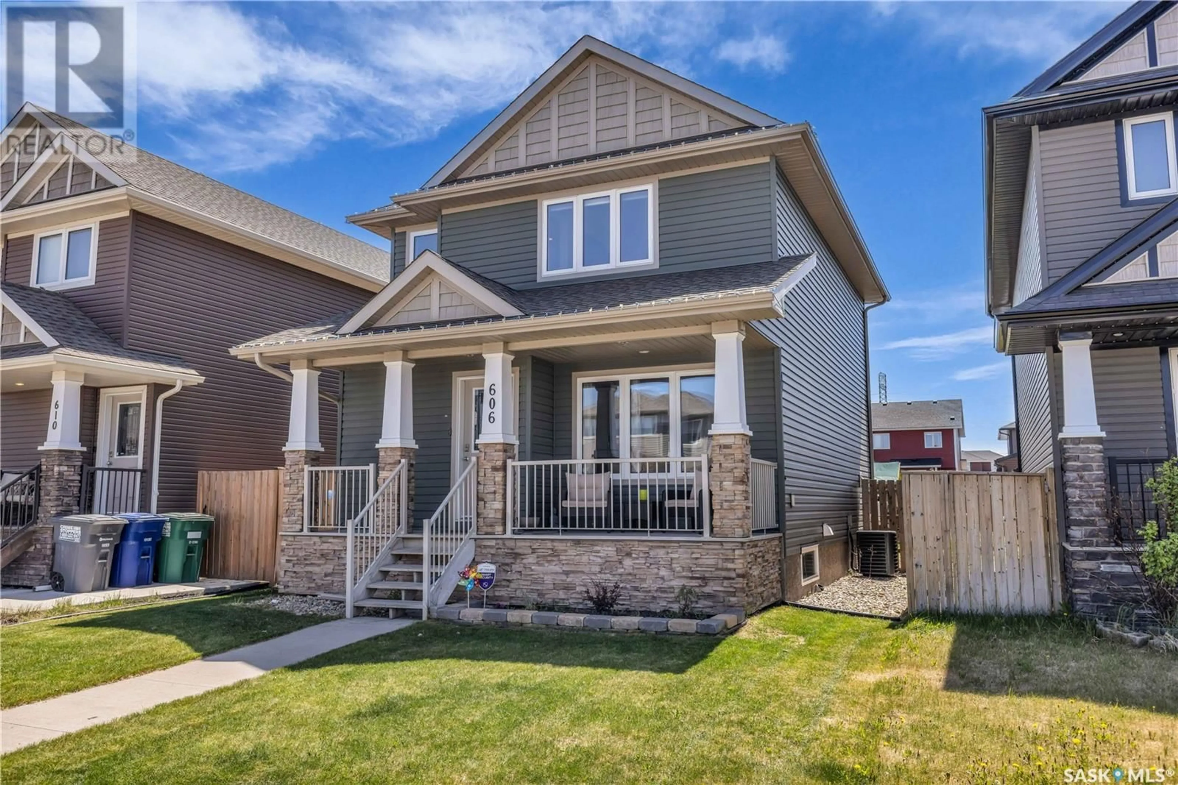 Home with vinyl exterior material, street for 606 KOLYNCHUK COURT, Saskatoon Saskatchewan S7T0W1
