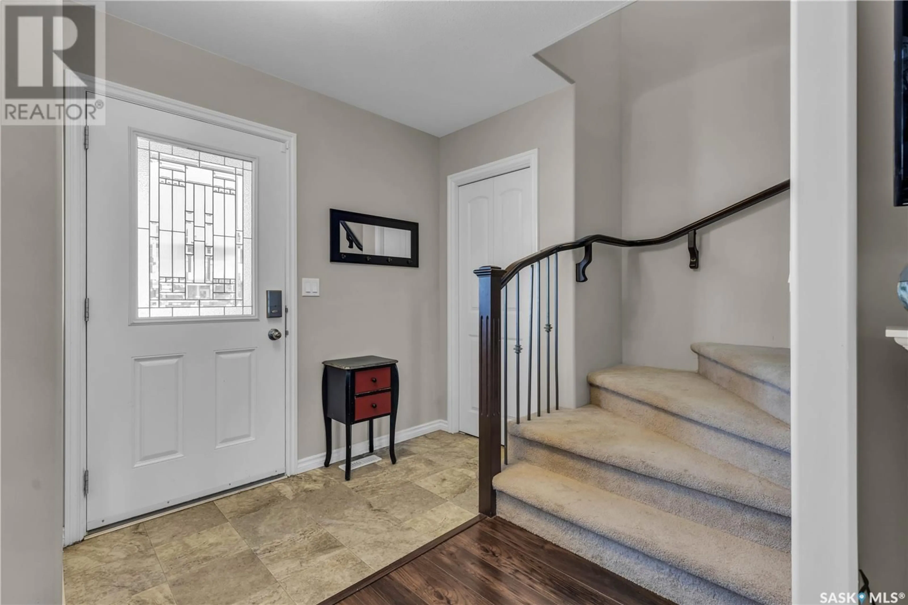 Indoor entryway for 606 KOLYNCHUK COURT, Saskatoon Saskatchewan S7T0W1