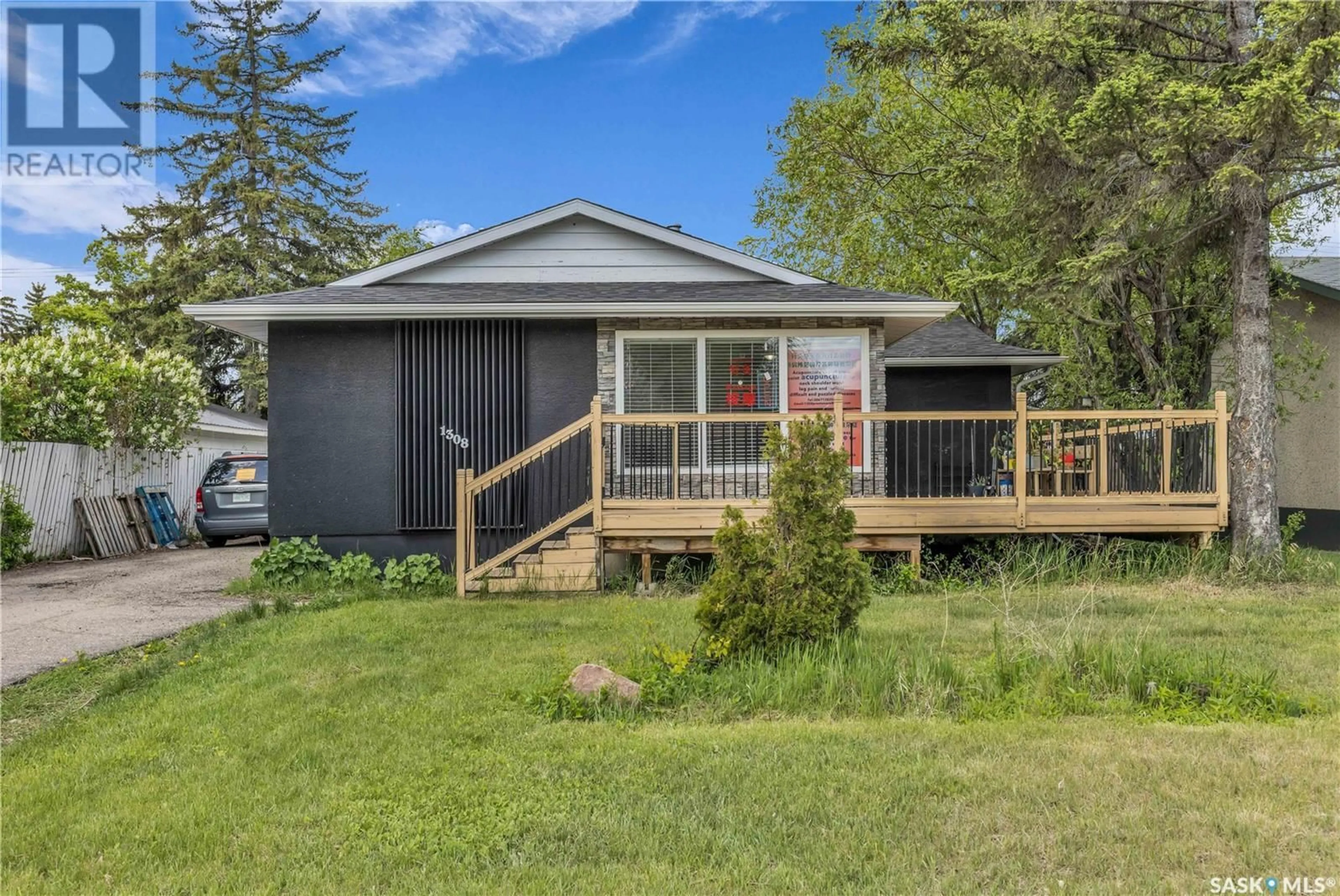 Home with vinyl exterior material, unknown for 1308 PRESTON AVENUE, Saskatoon Saskatchewan S7H2V4