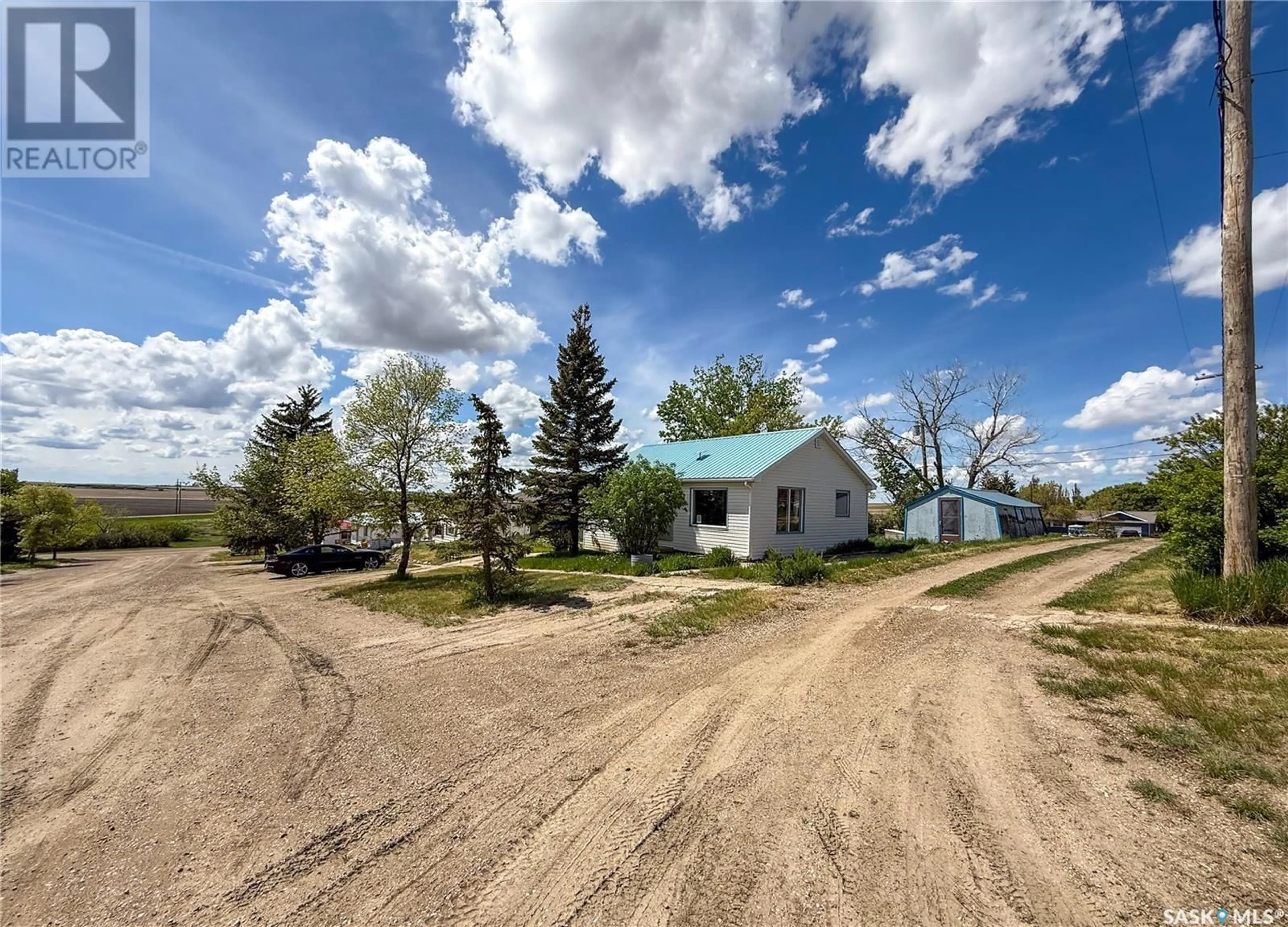 A pic from outside/outdoor area/front of a property/back of a property/a pic from drone, street for 110 WAYNE STREET, Abbey Saskatchewan S0N0A0