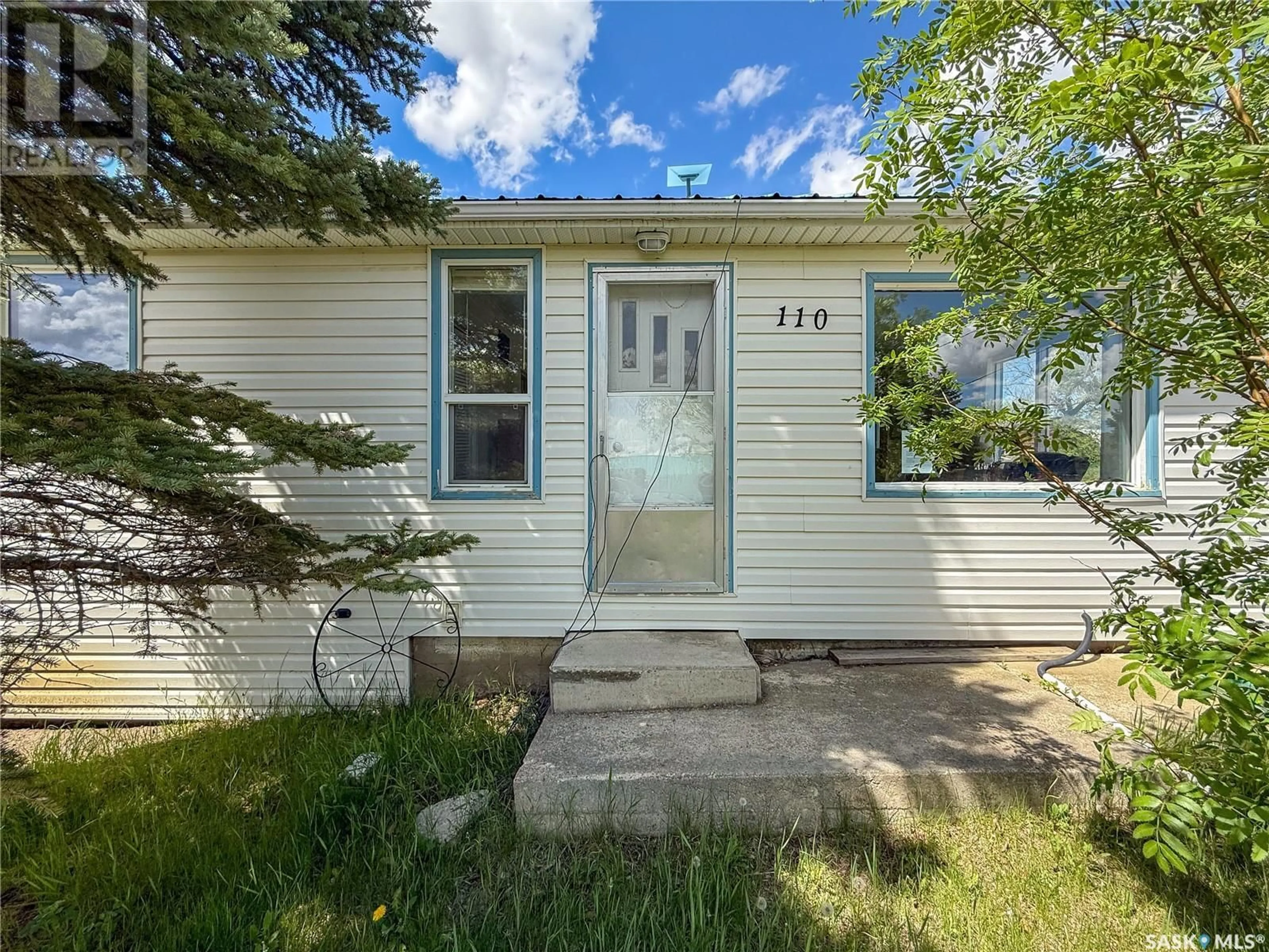 Home with vinyl exterior material, street for 110 WAYNE STREET, Abbey Saskatchewan S0N0A0
