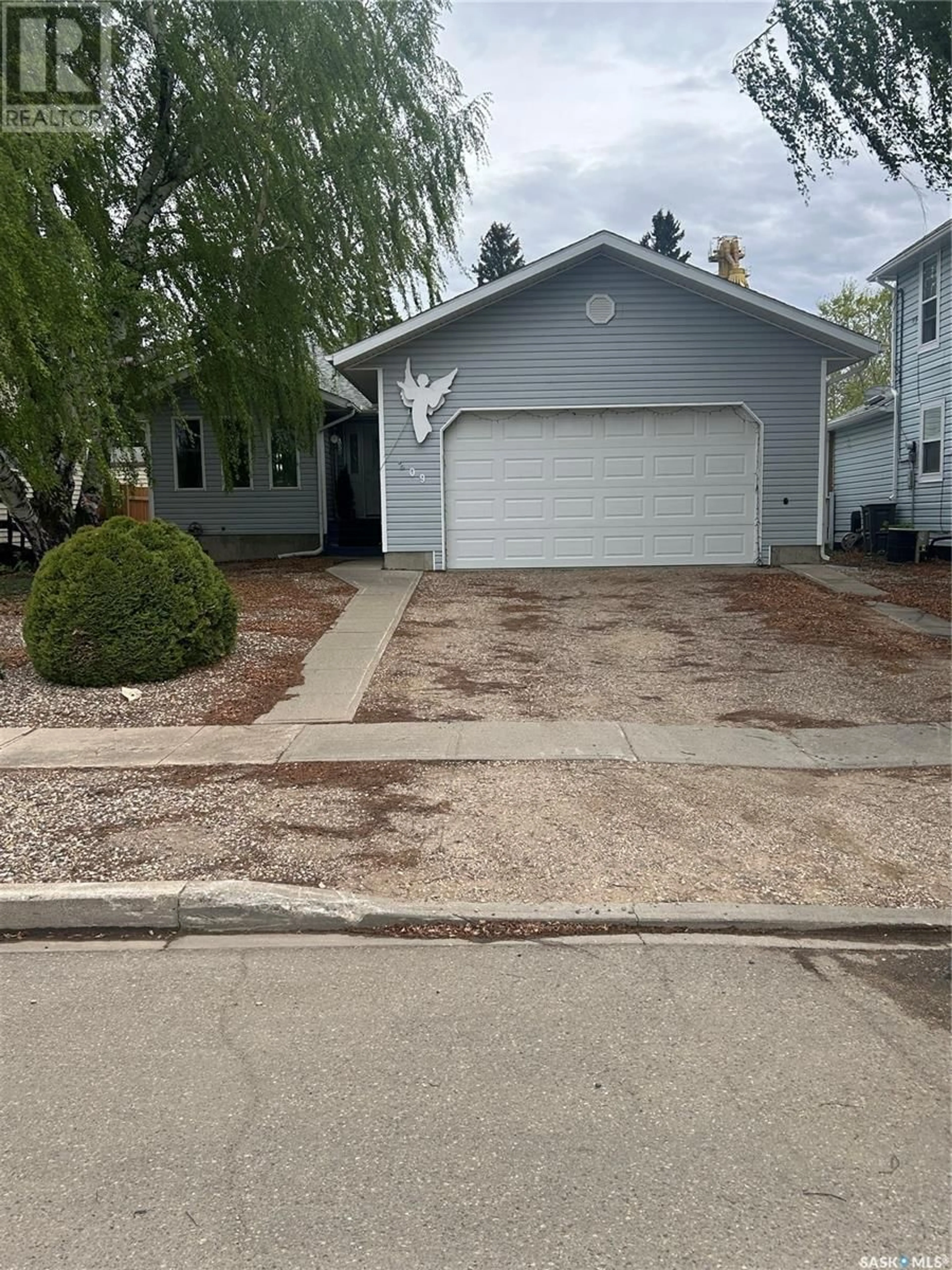 Home with vinyl exterior material, street for 209 1ST AVENUE, Shellbrook Saskatchewan S0J2E0