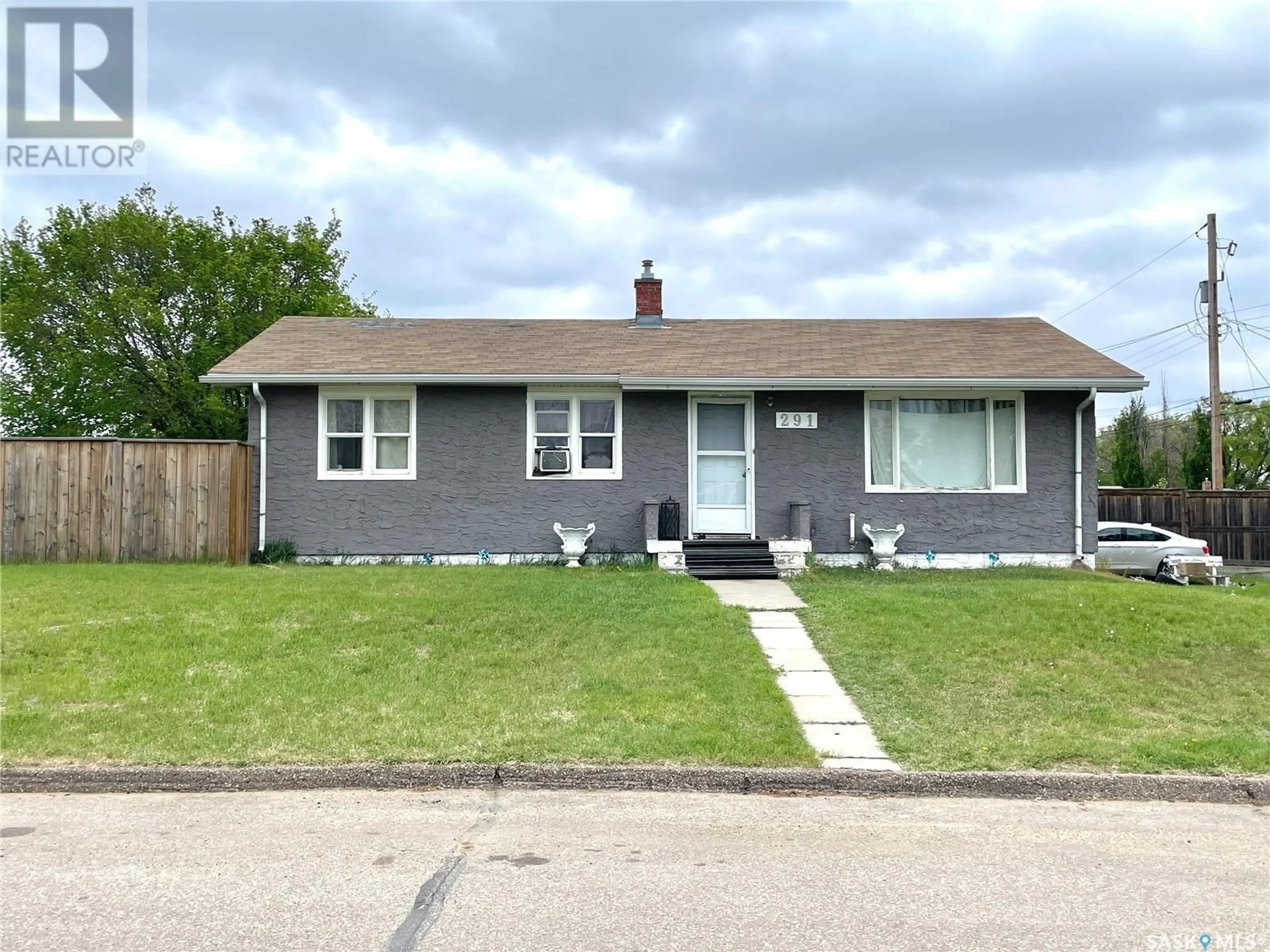 Home with vinyl exterior material, street for 291 27TH STREET, Battleford Saskatchewan S0M0E0