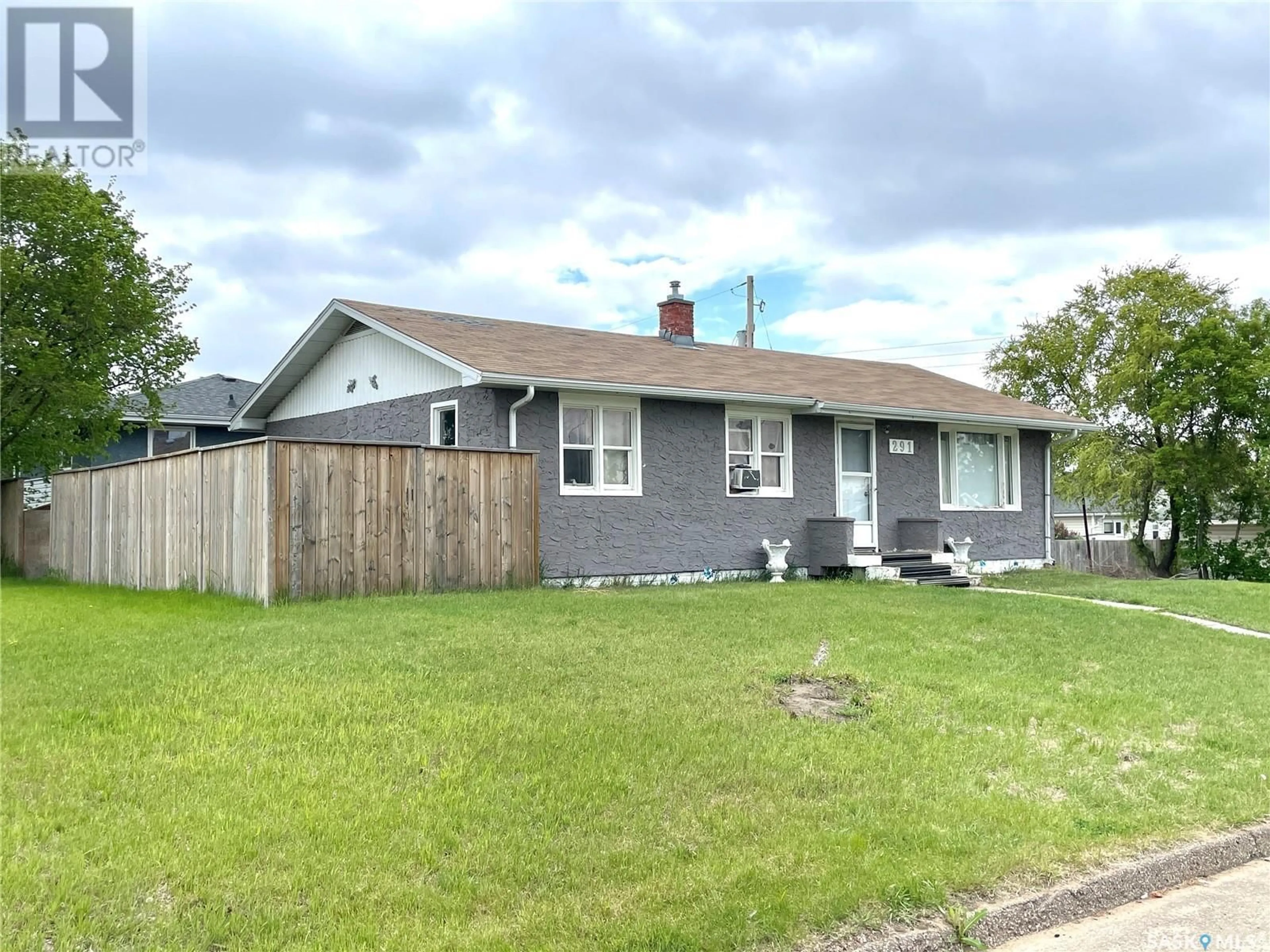 Home with vinyl exterior material, street for 291 27TH STREET, Battleford Saskatchewan S0M0E0