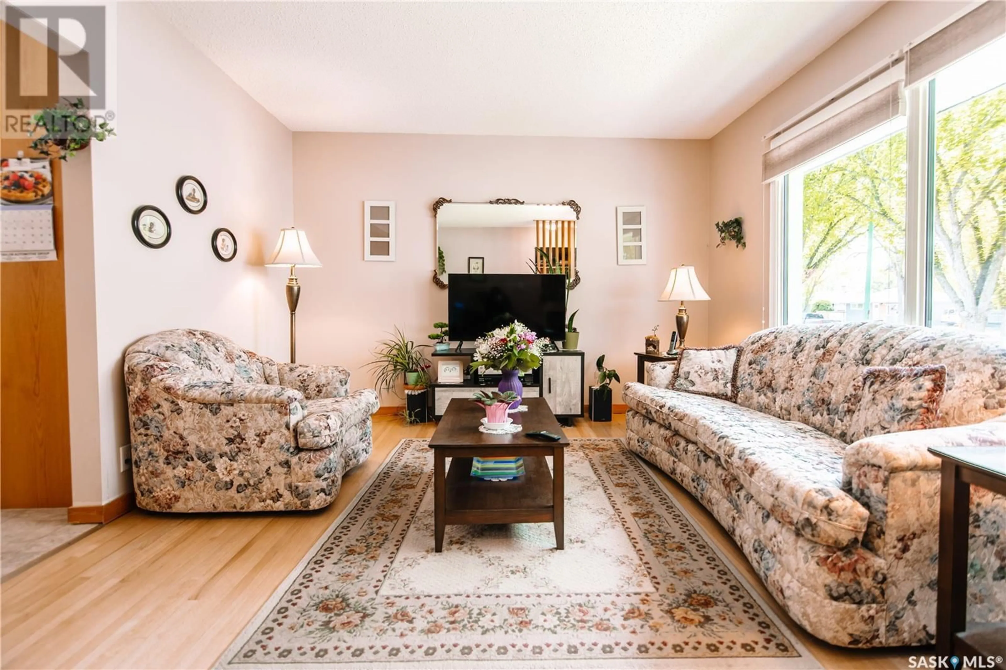 Living room with furniture, unknown for 3308 AVONHURST DRIVE, Regina Saskatchewan S4R3K1