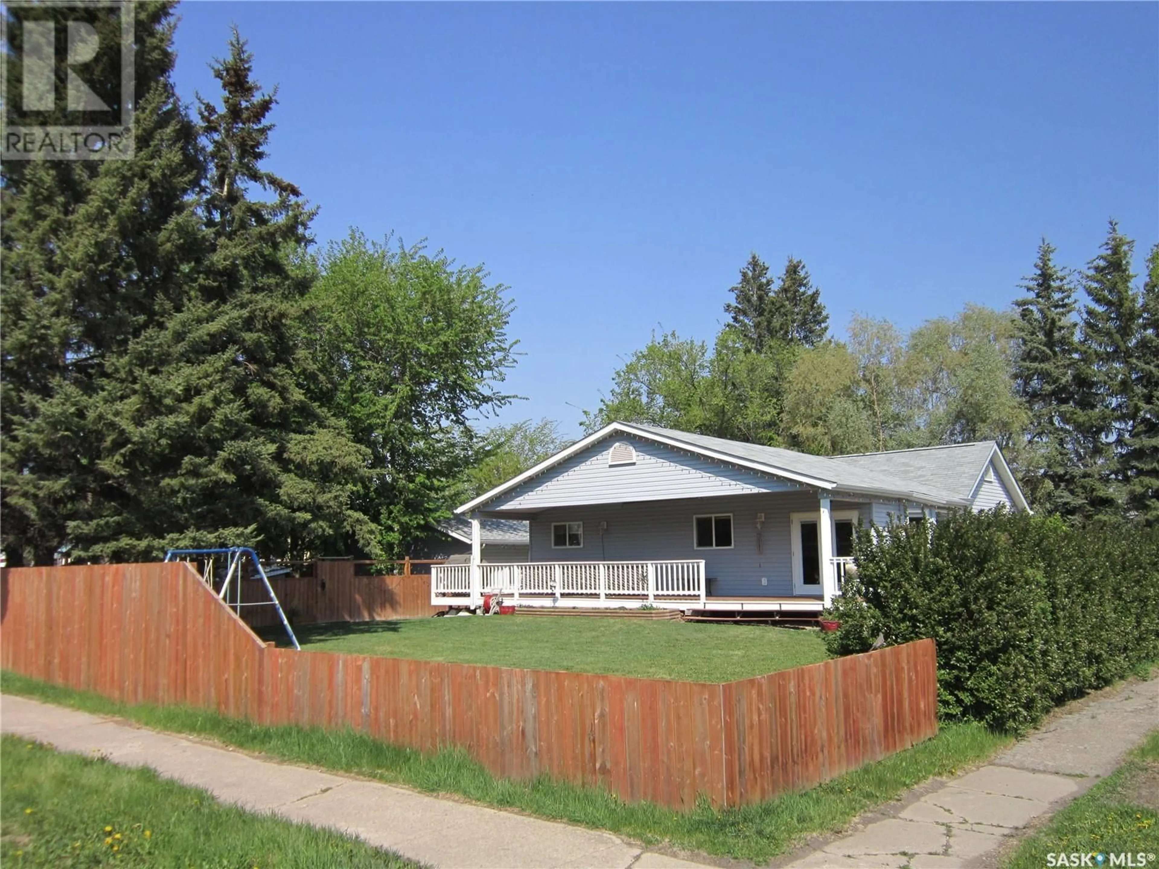 Home with vinyl exterior material, street for 212 2ND STREET, Wakaw Saskatchewan S0K4P0