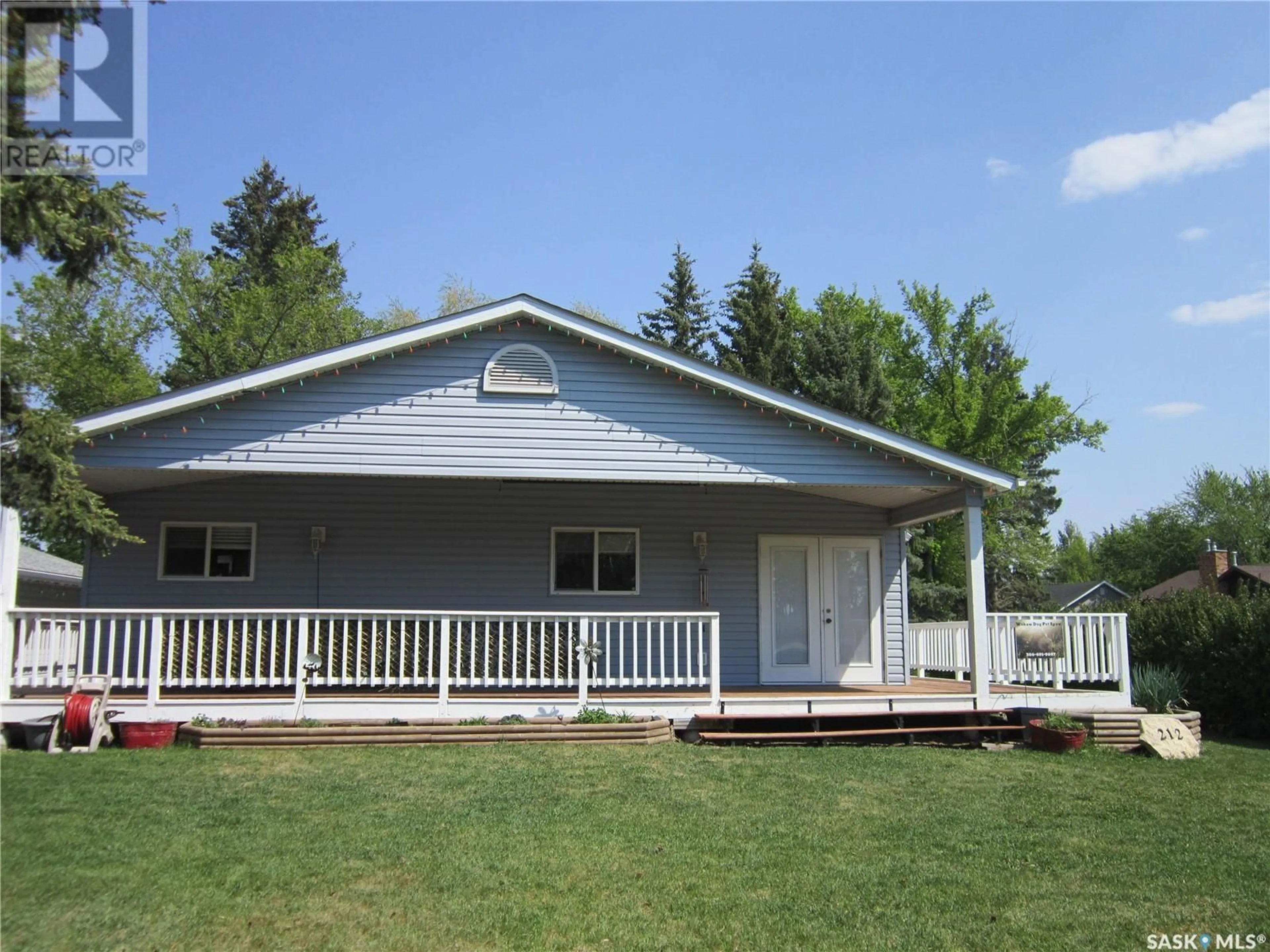 Home with vinyl exterior material, building for 212 2ND STREET, Wakaw Saskatchewan S0K4P0