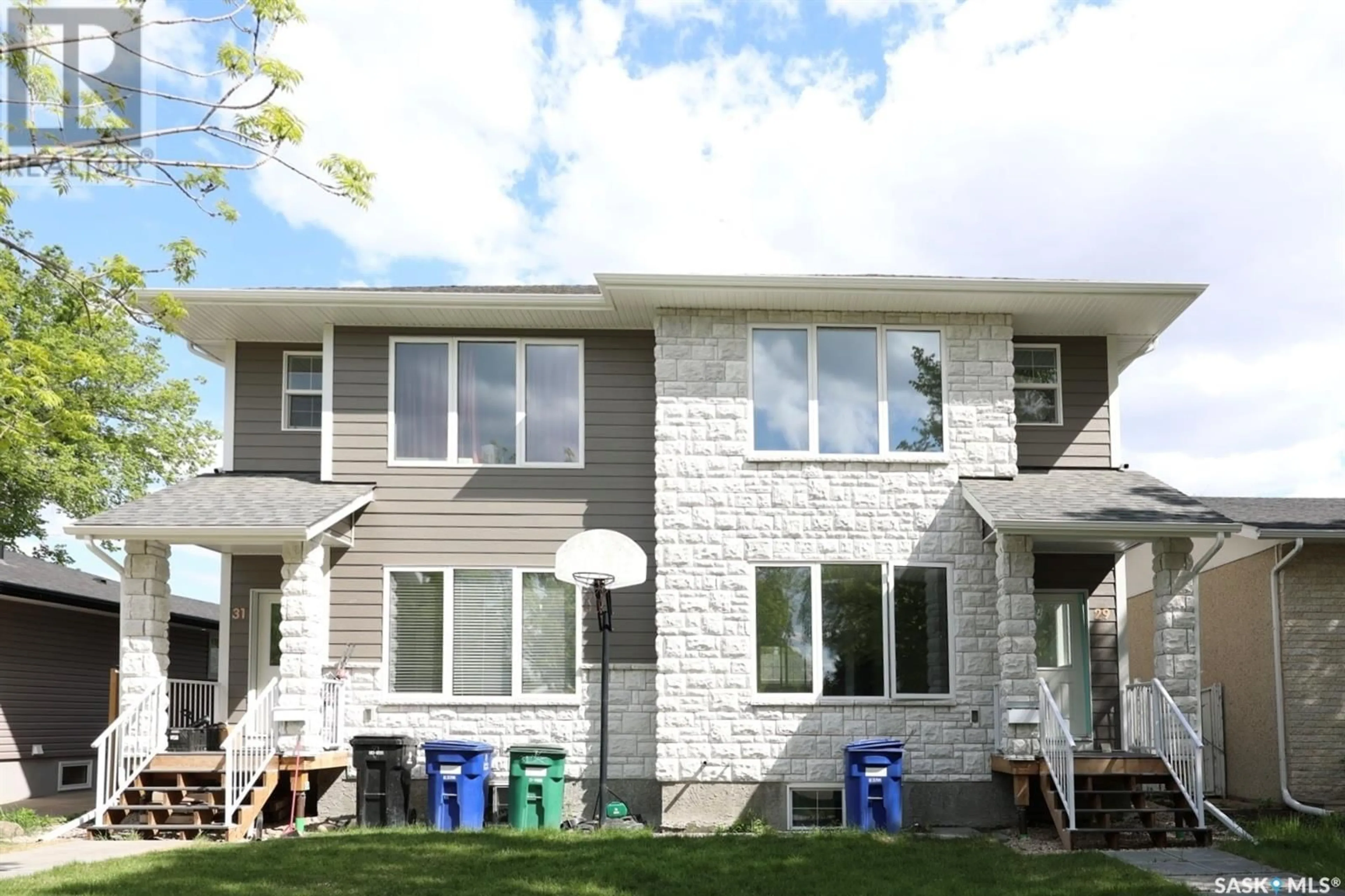 Home with vinyl exterior material, building for 29 SALISBURY DRIVE, Saskatoon Saskatchewan S7H3J2