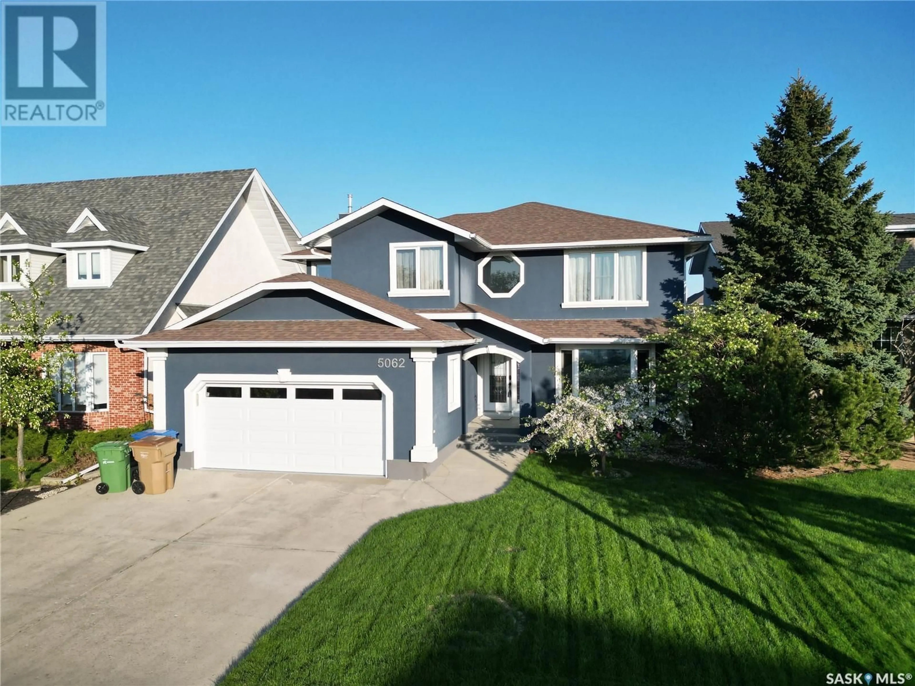Home with vinyl exterior material, street for 5062 WASCANA VISTA COURT, Regina Saskatchewan S4V2S2