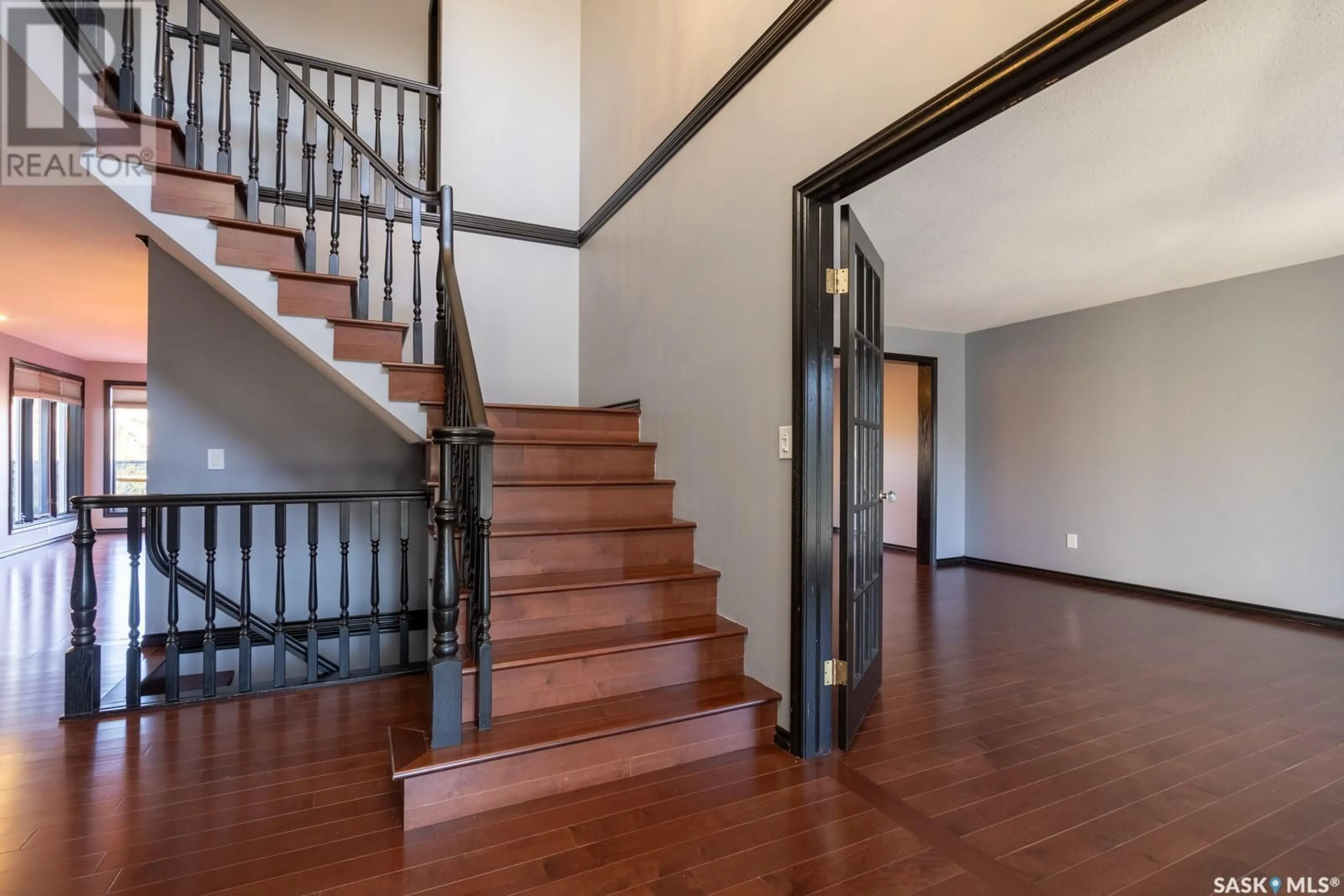Indoor foyer for 5062 WASCANA VISTA COURT, Regina Saskatchewan S4V2S2