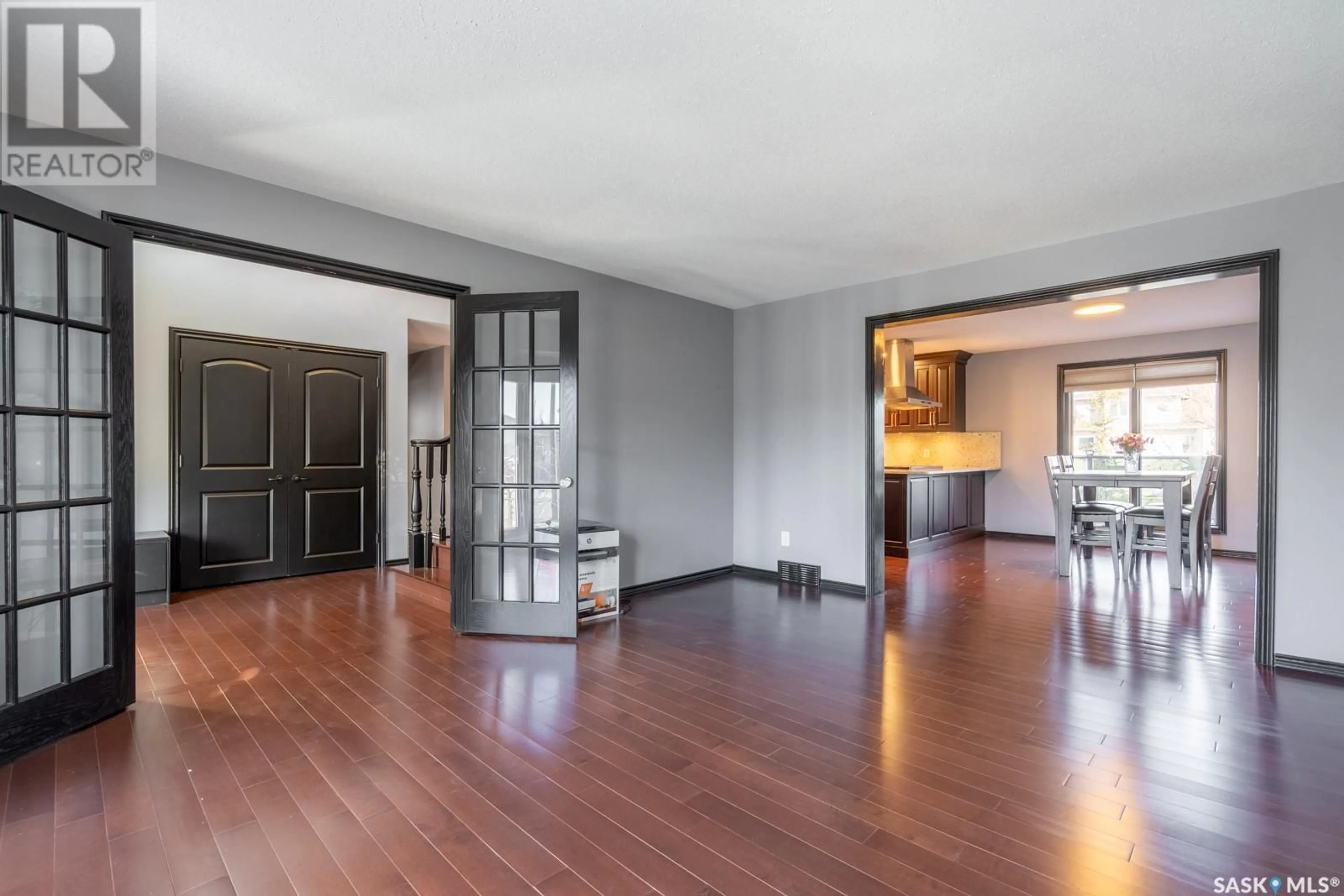 Indoor foyer for 5062 WASCANA VISTA COURT, Regina Saskatchewan S4V2S2