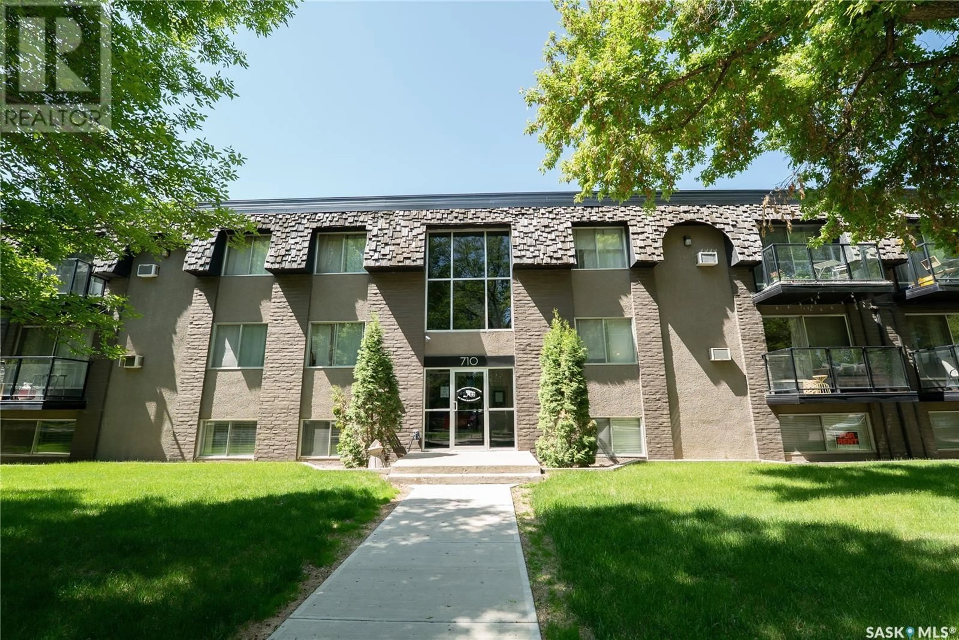 Indoor foyer for 710 - 302 MELROSE AVENUE, Saskatoon Saskatchewan S7N0Y7