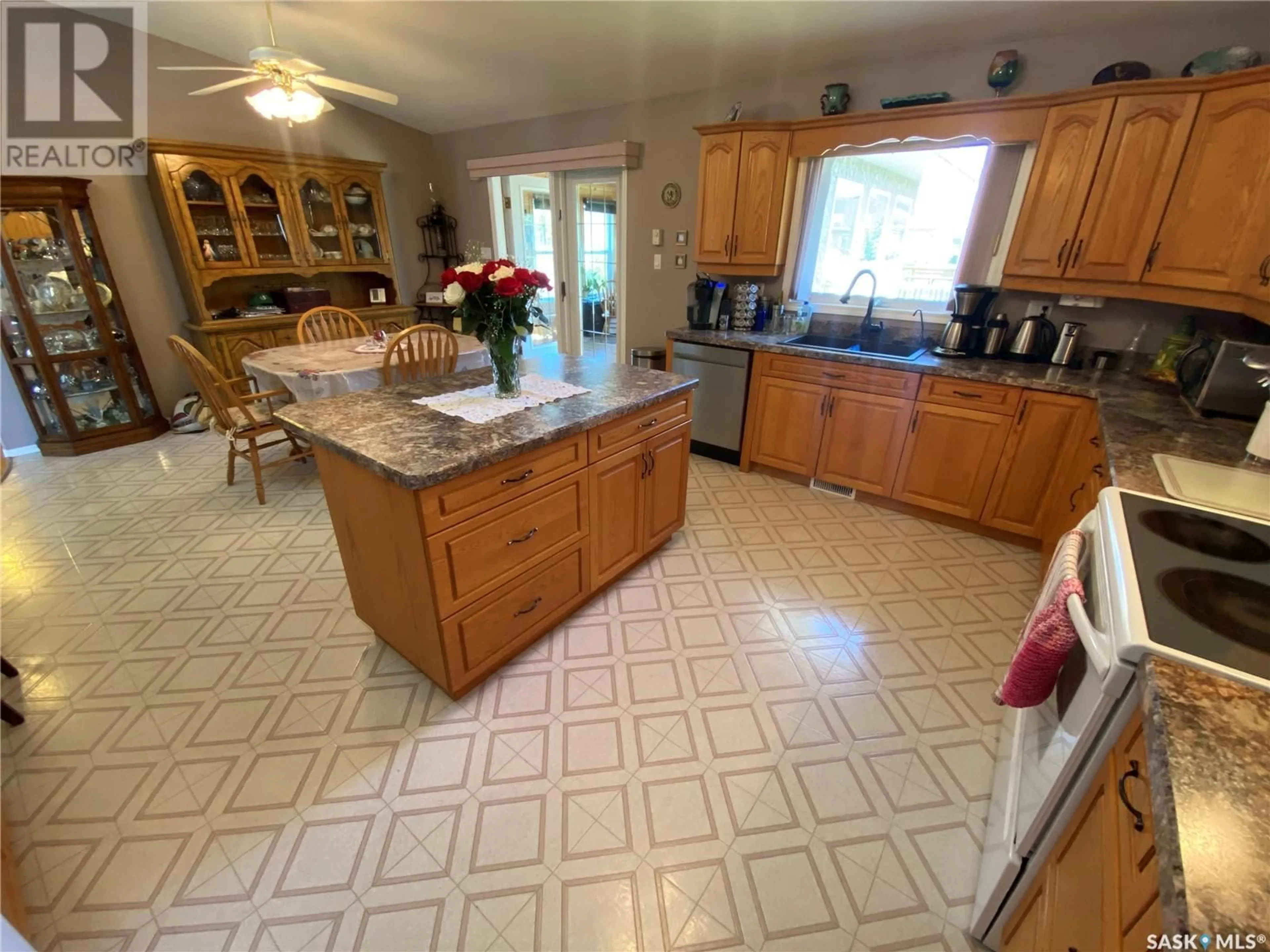 Open concept kitchen, ceramic/tile floor for 142 CALDWELL DRIVE, Yorkton Saskatchewan S3N4A5