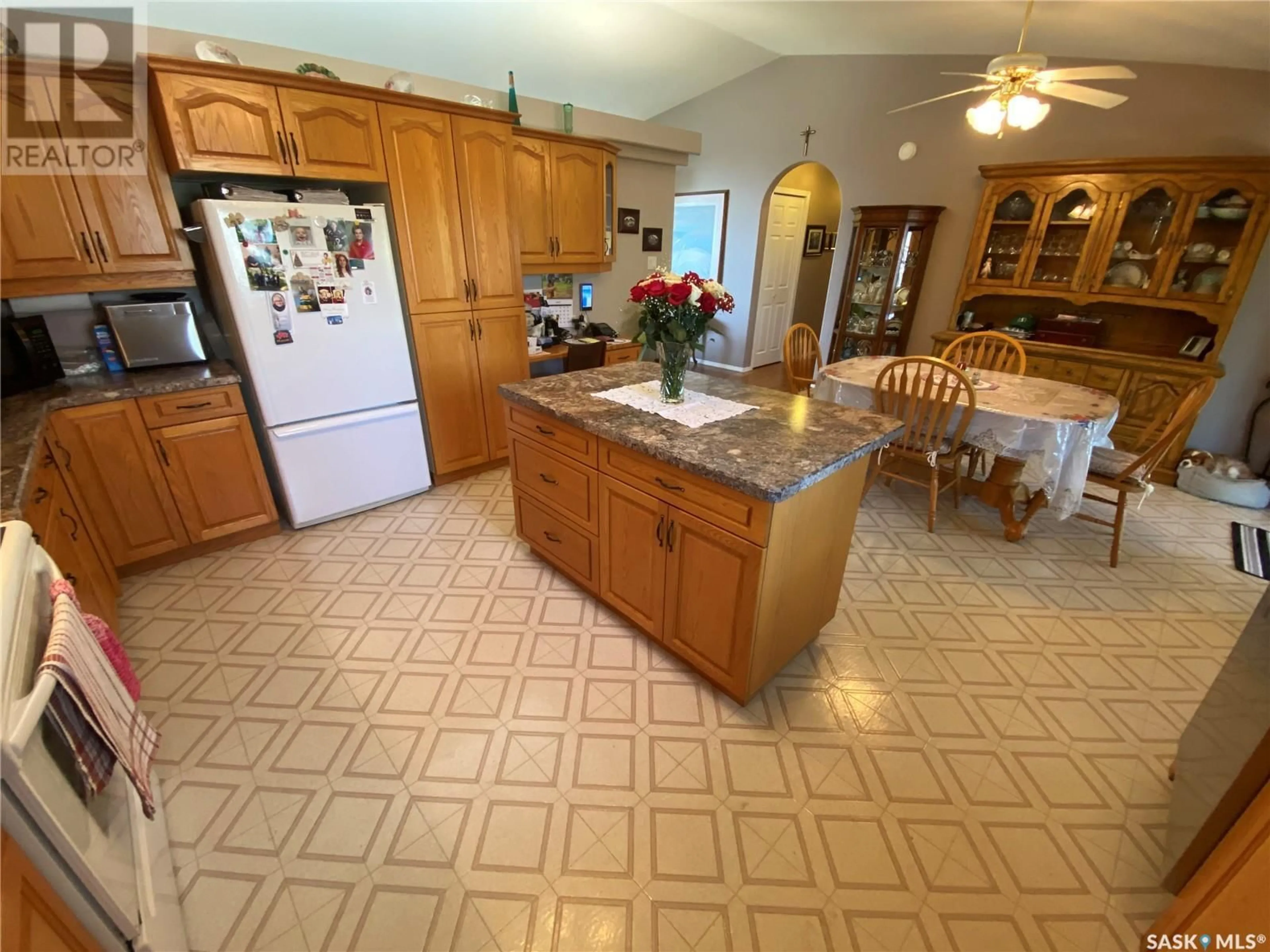Open concept kitchen, ceramic/tile floor for 142 CALDWELL DRIVE, Yorkton Saskatchewan S3N4A5