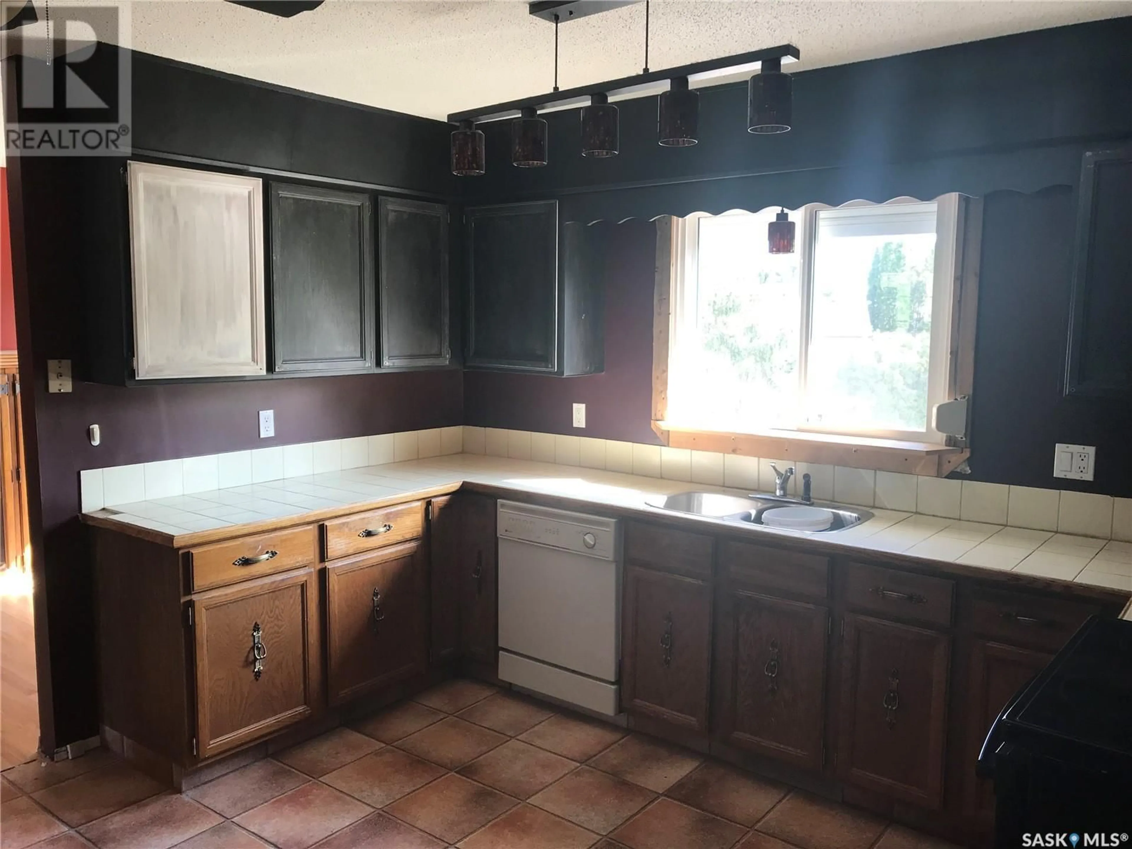 Standard kitchen, ceramic/tile floor for 22 PEELING AVENUE, Saskatoon Saskatchewan S7M4K4