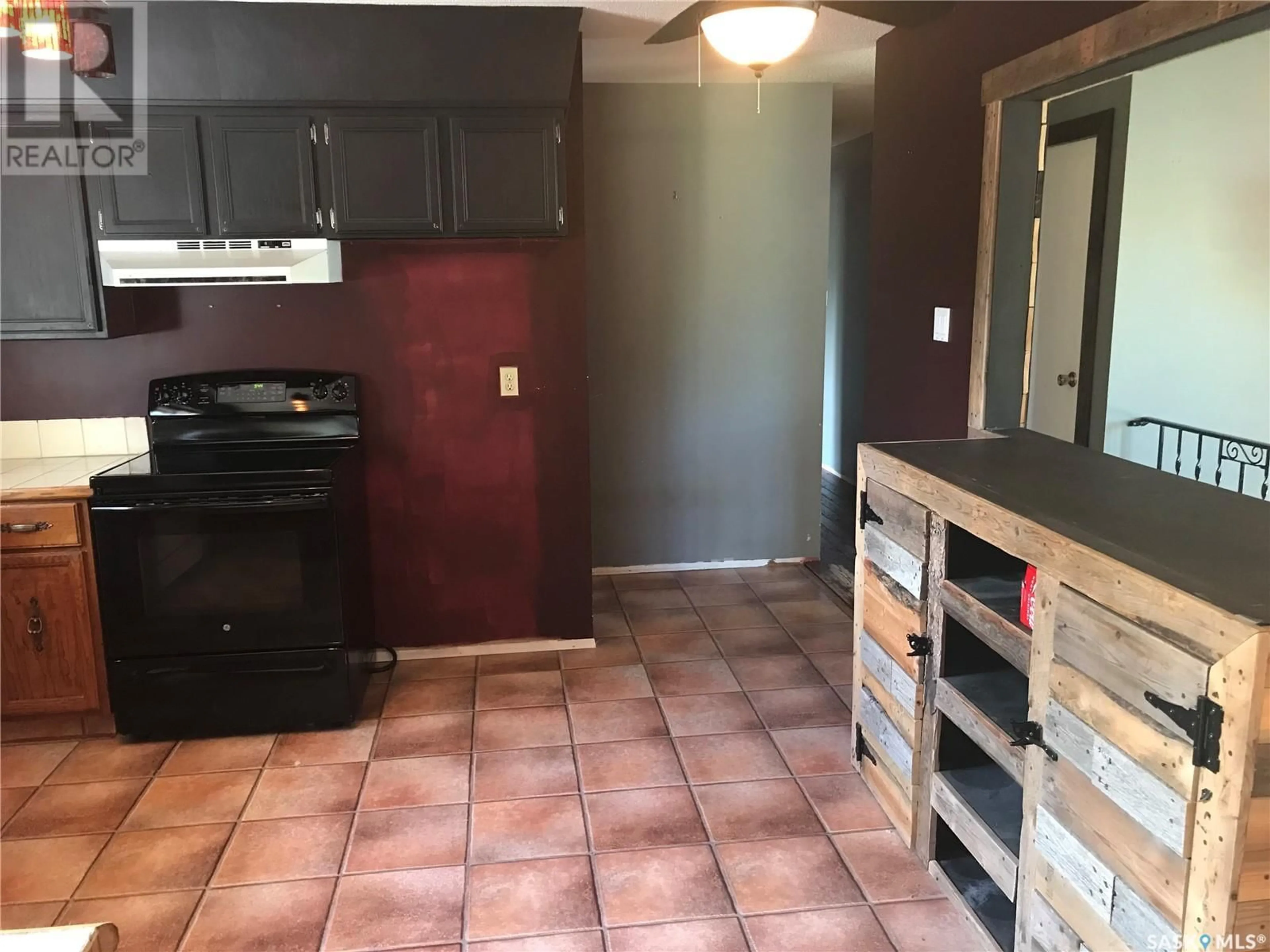 Standard kitchen, ceramic/tile floor for 22 PEELING AVENUE, Saskatoon Saskatchewan S7M4K4