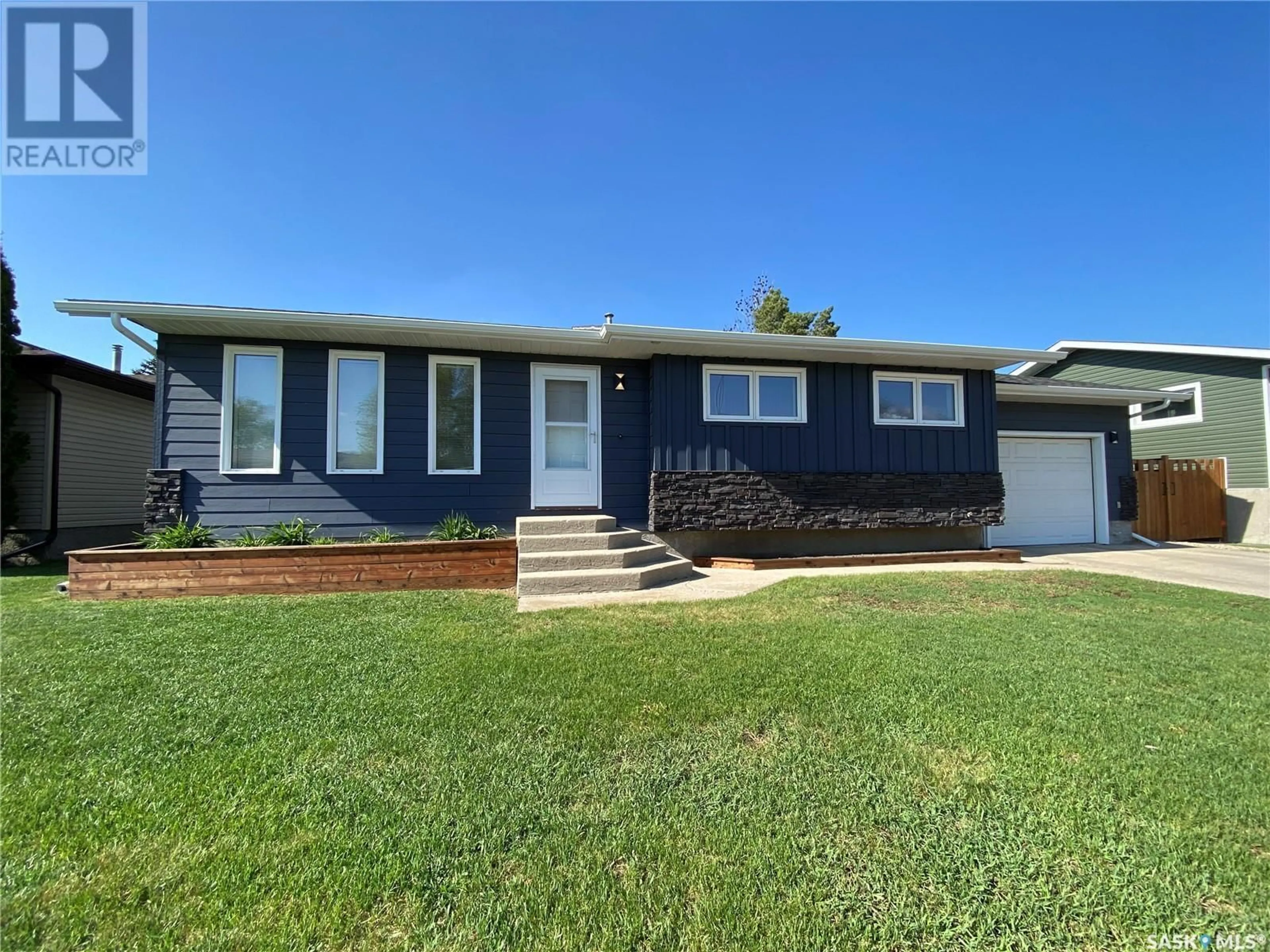 Home with vinyl exterior material, street for 119 SUNSET DRIVE, Yorkton Saskatchewan S3N3R8