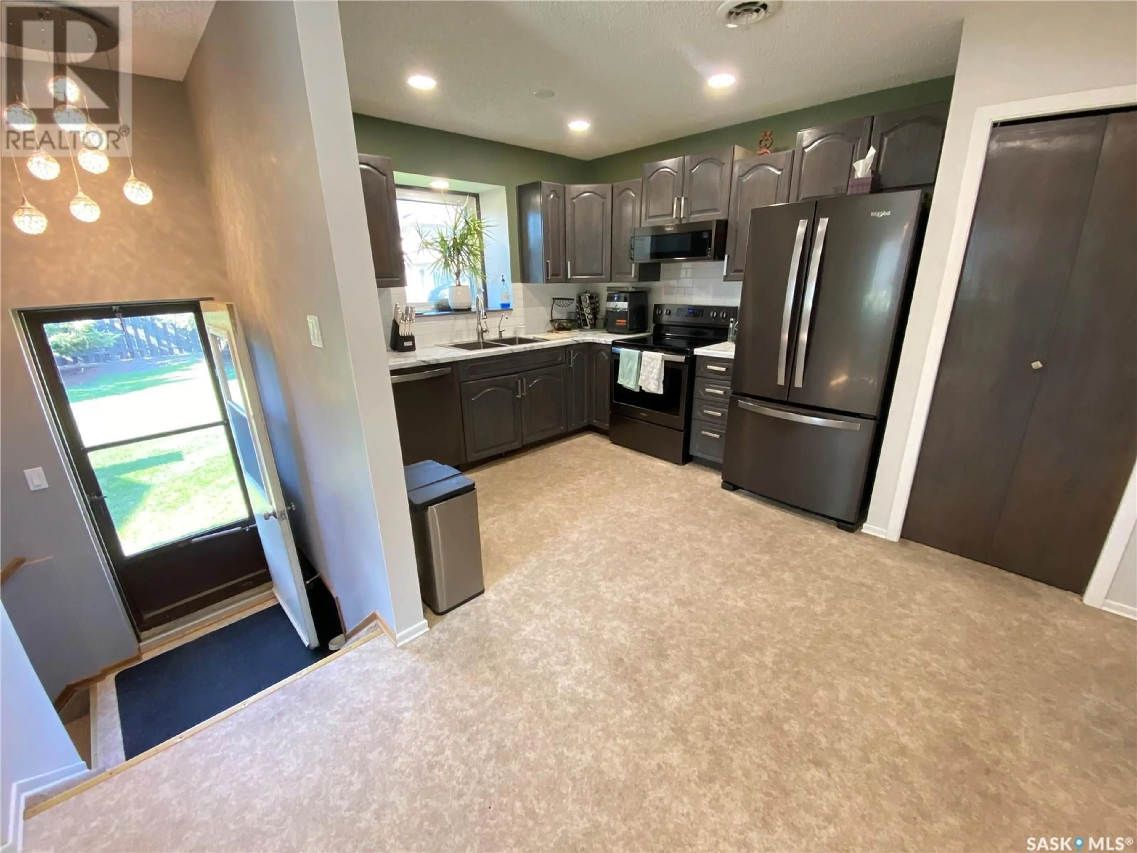 Open concept kitchen, ceramic/tile floor for 119 SUNSET DRIVE, Yorkton Saskatchewan S3N3R8
