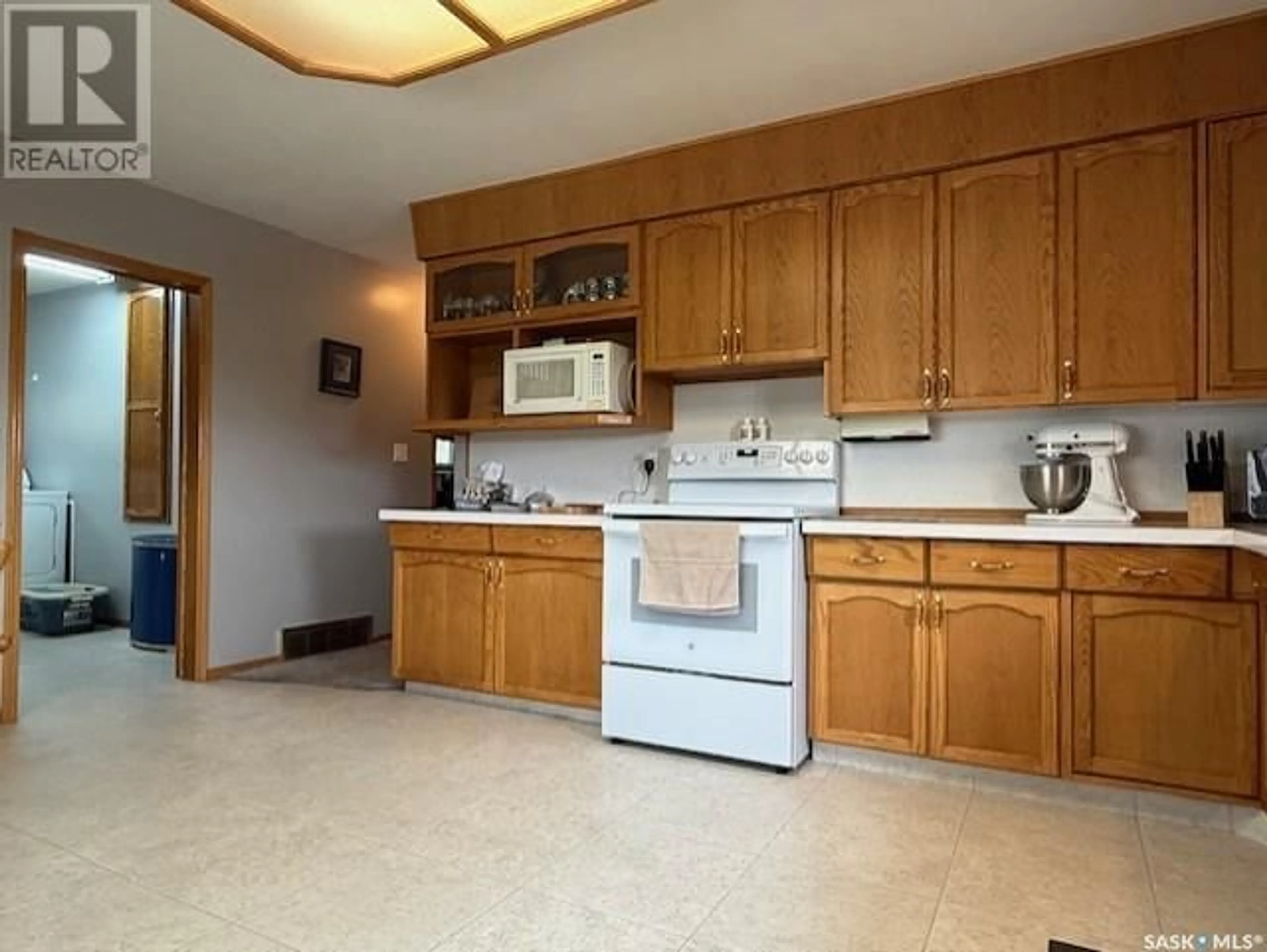 Standard kitchen, ceramic/tile floor for WIRTH ACREAGE, Mcleod Rm No. 185 Saskatchewan S0A2T0