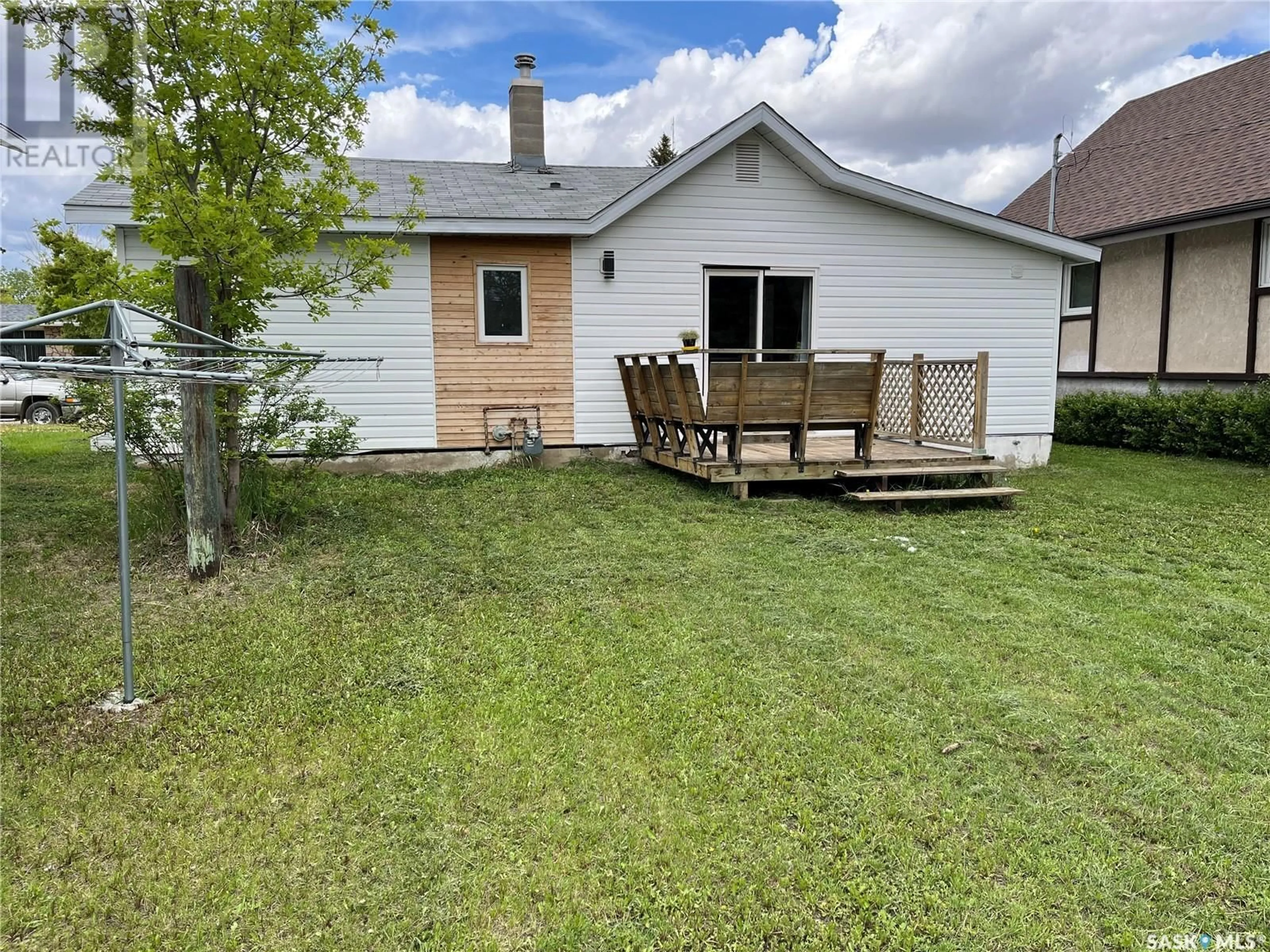 A pic from outside/outdoor area/front of a property/back of a property/a pic from drone, unknown for 244 3RD AVENUE, Gravelbourg Saskatchewan S0H1X0