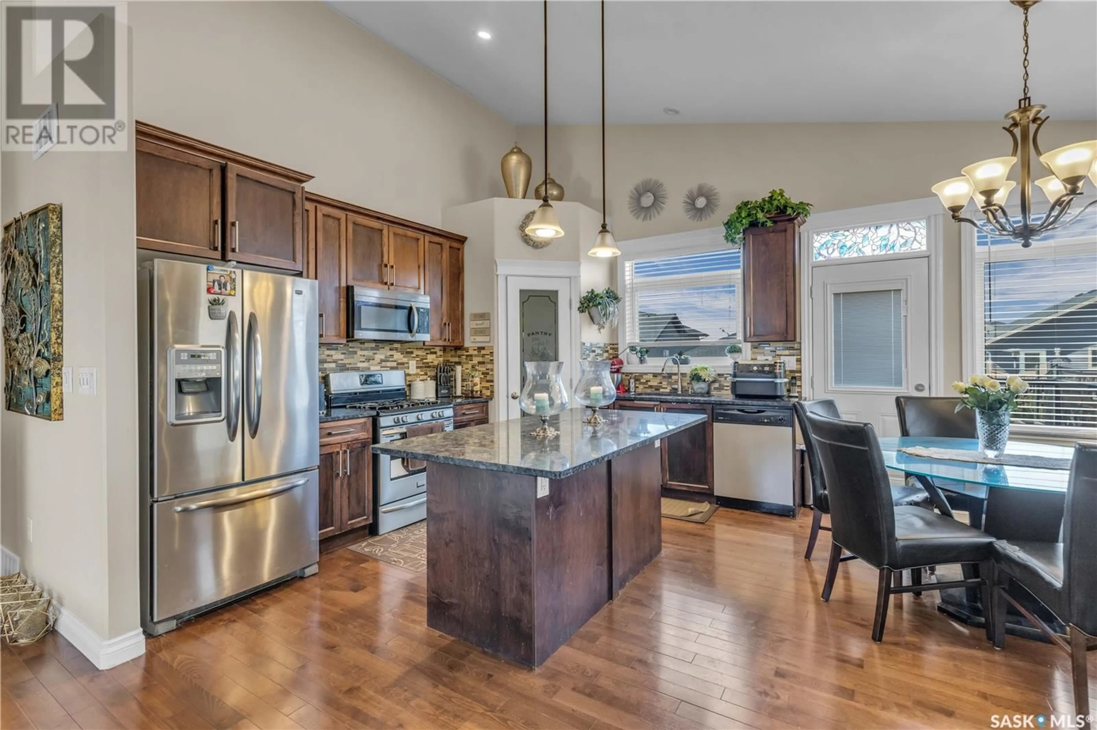 Open concept kitchen, unknown for 734 EVERGREEN BOULEVARD, Saskatoon Saskatchewan S7W0N2