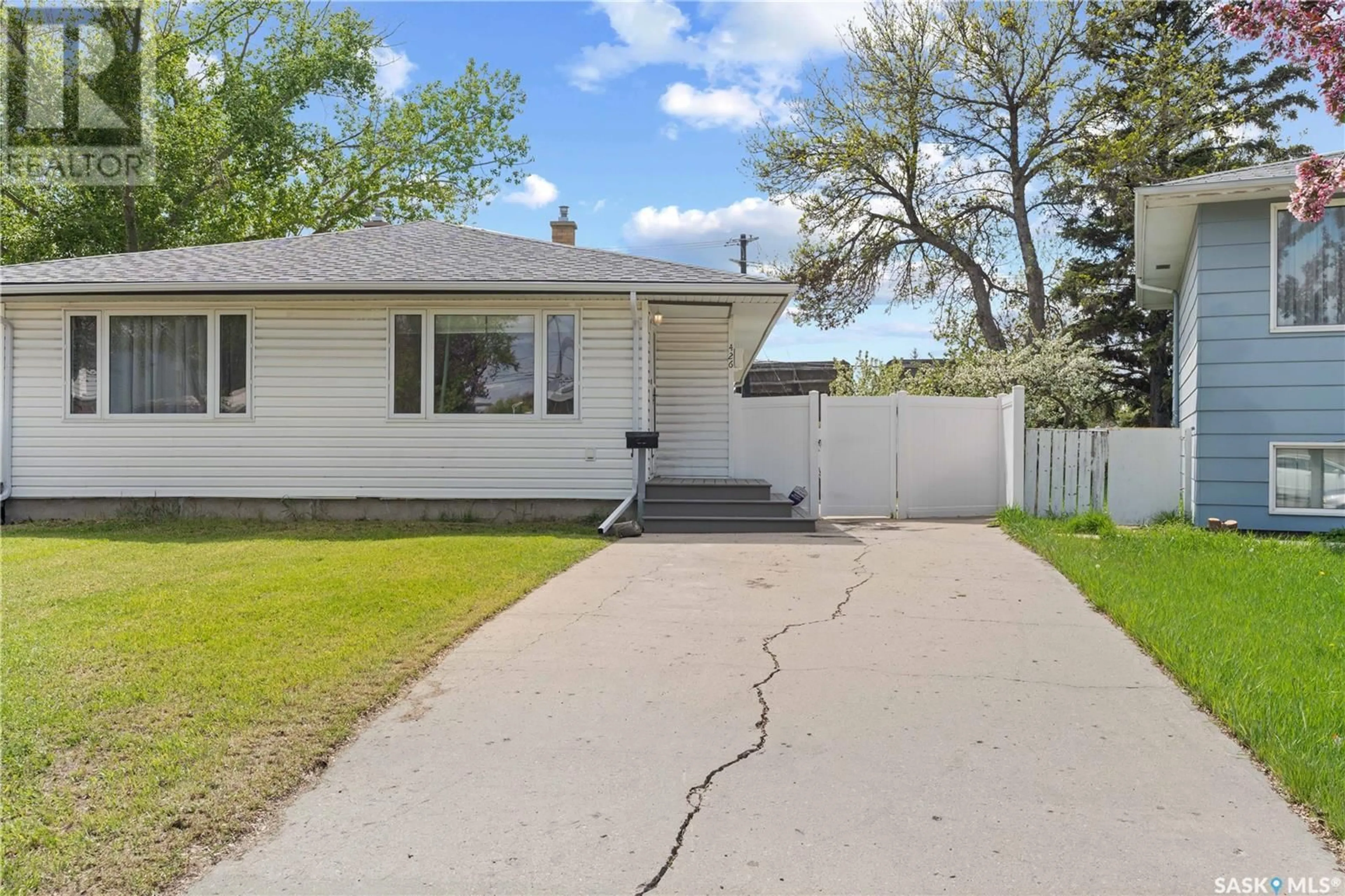 Home with vinyl exterior material, street for 424 - 426 FROOM CRESCENT, Regina Saskatchewan S4N1T6