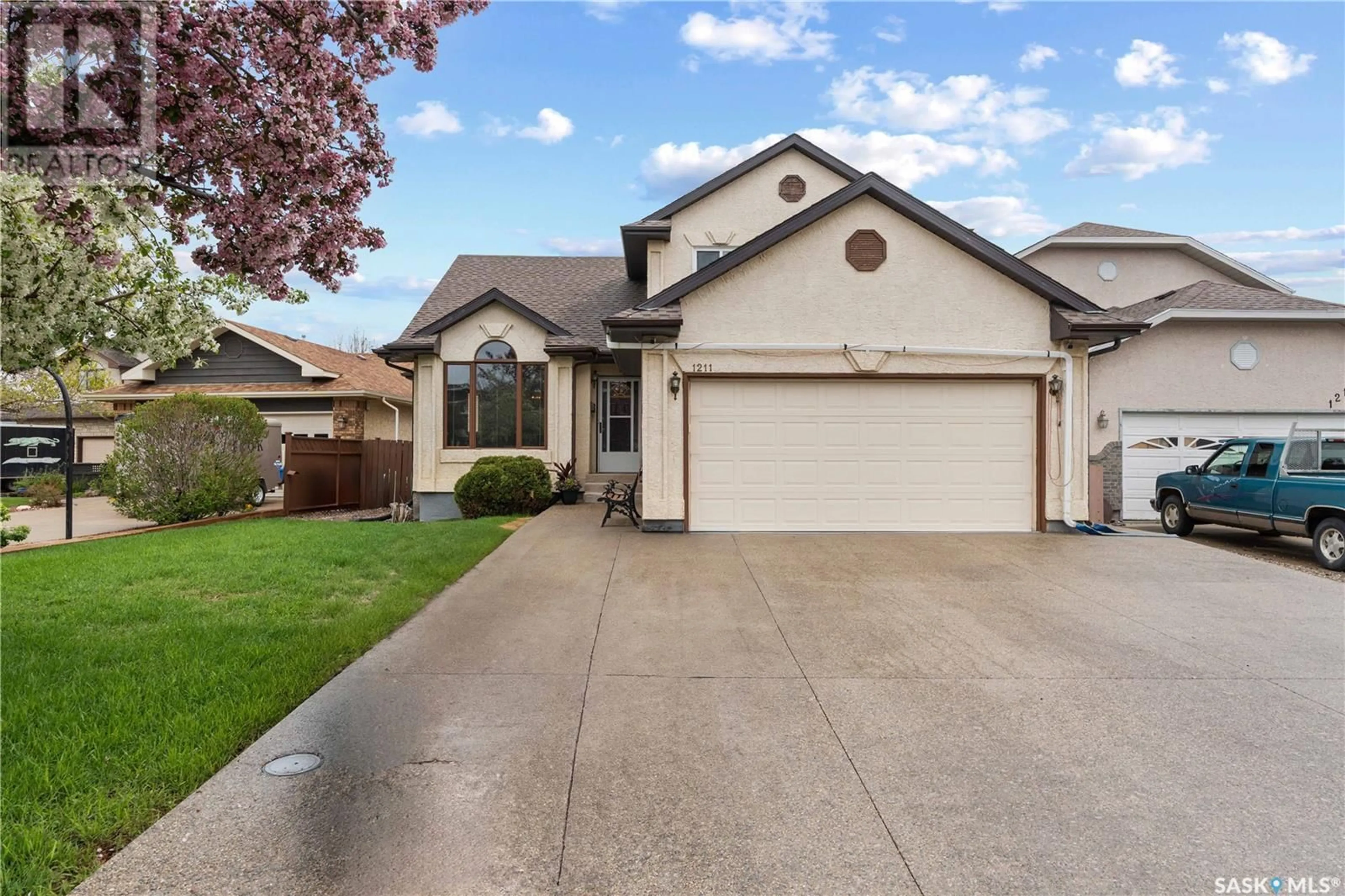 Home with vinyl exterior material, street for 1211 WARNER BAY N, Regina Saskatchewan S4X4K3