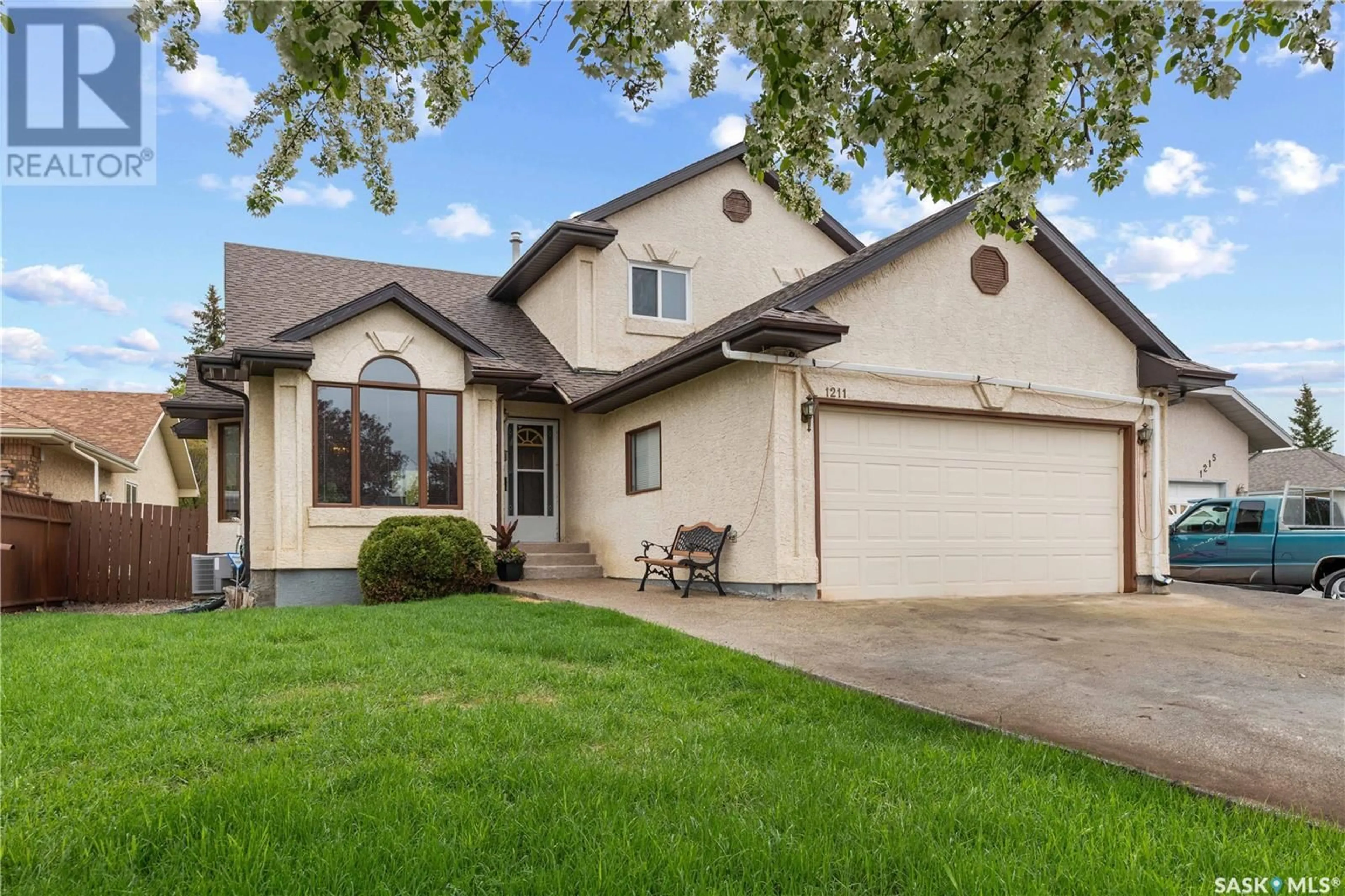 Home with vinyl exterior material, street for 1211 WARNER BAY N, Regina Saskatchewan S4X4K3